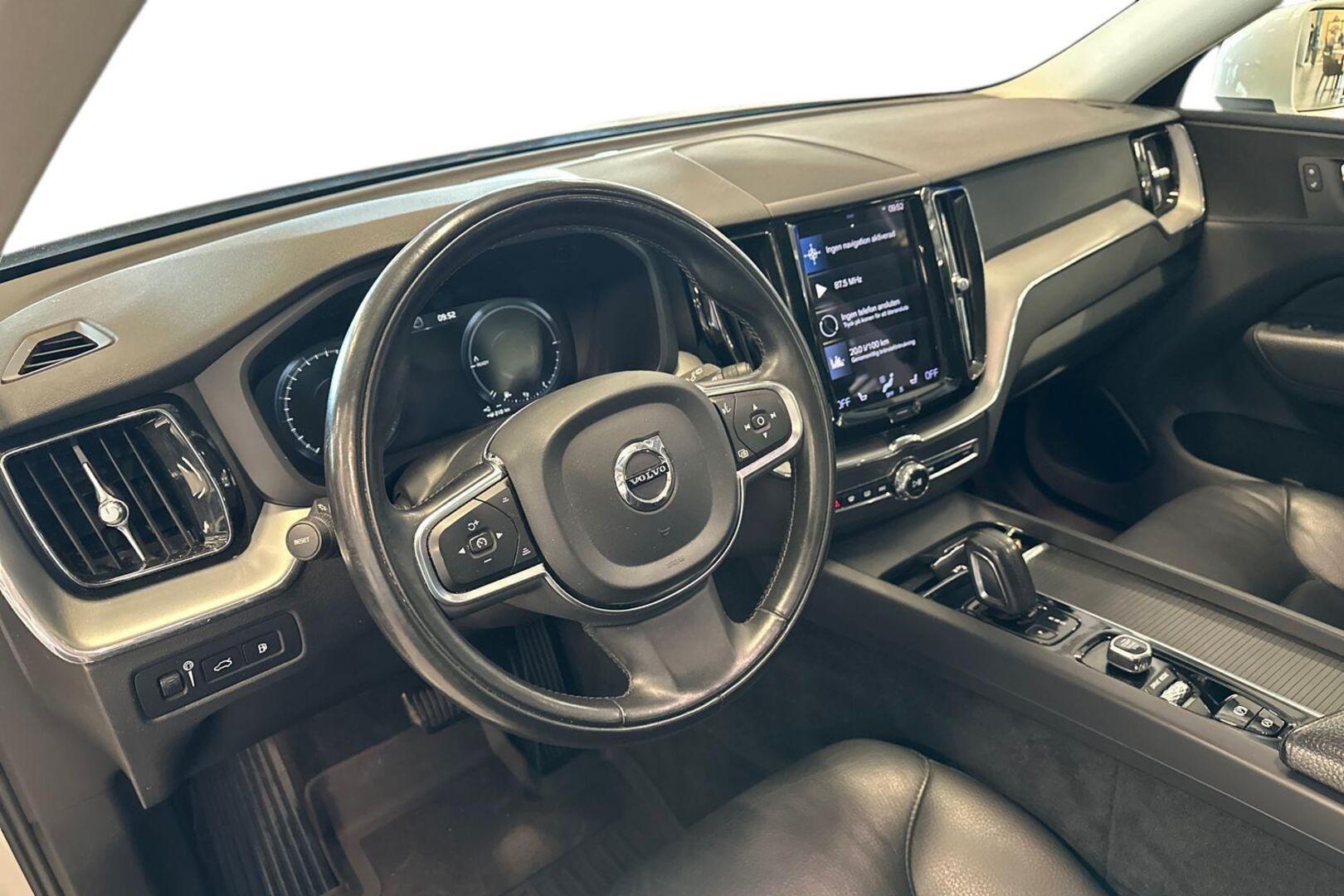 VOLVO XC60 8