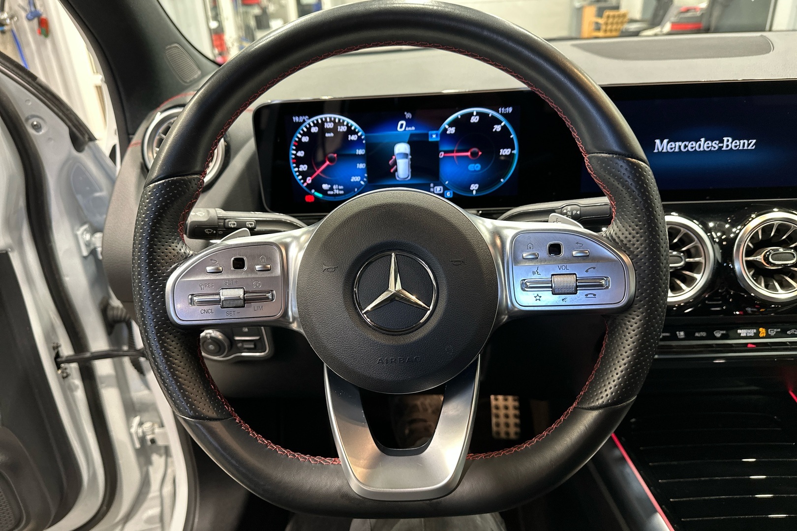 MERCEDES-BENZ EQA 2022