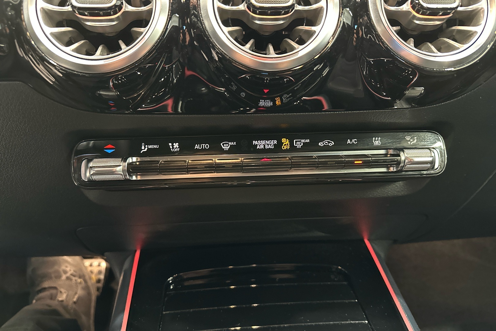 MERCEDES-BENZ EQA 2022