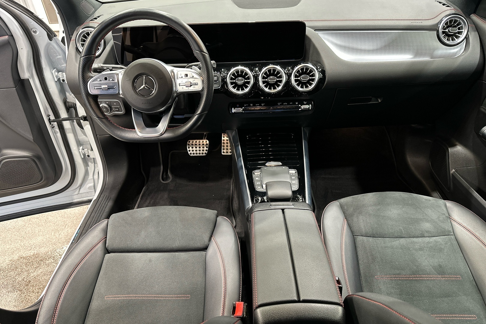 MERCEDES-BENZ EQA 2022