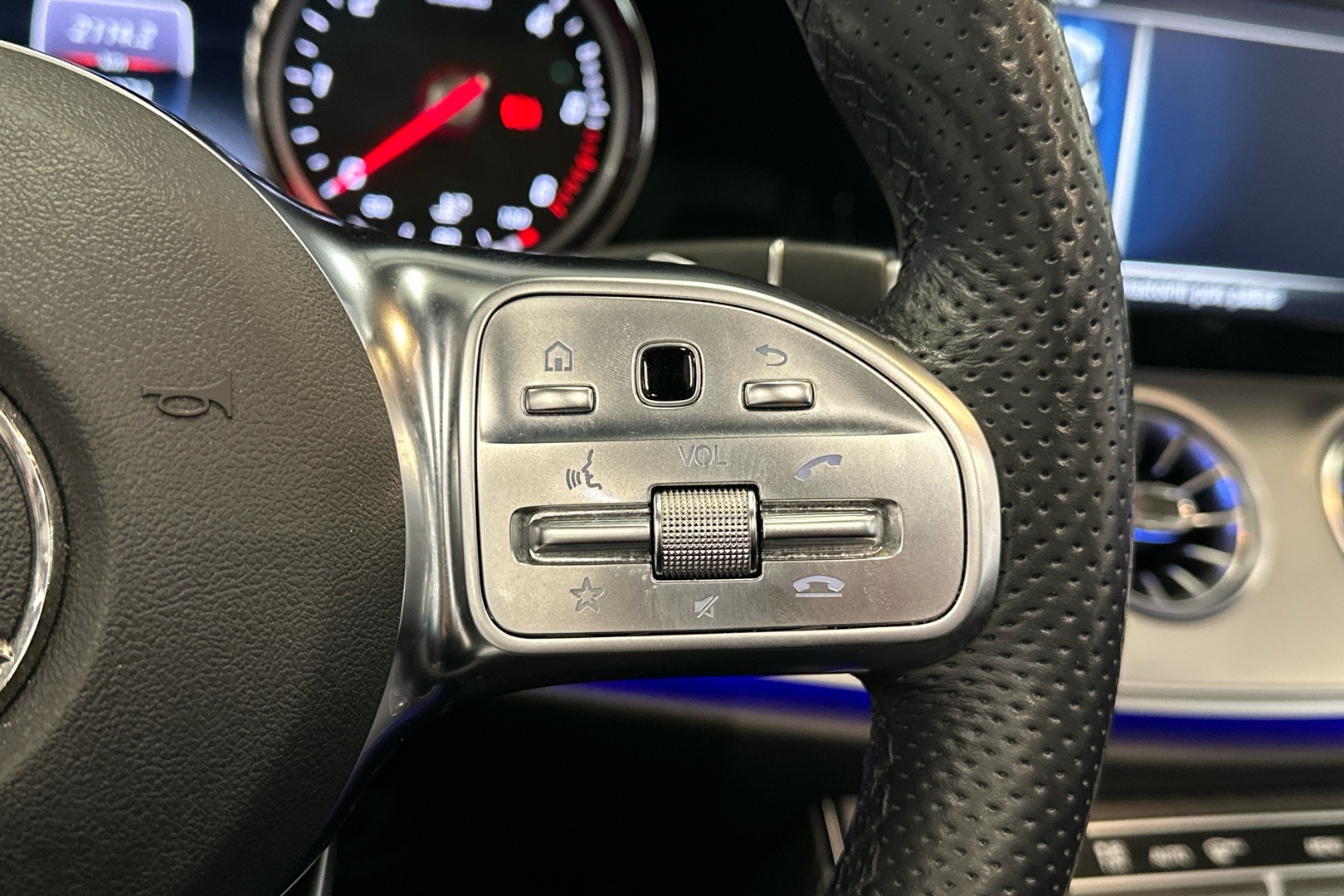 MERCEDES-BENZ E 2019