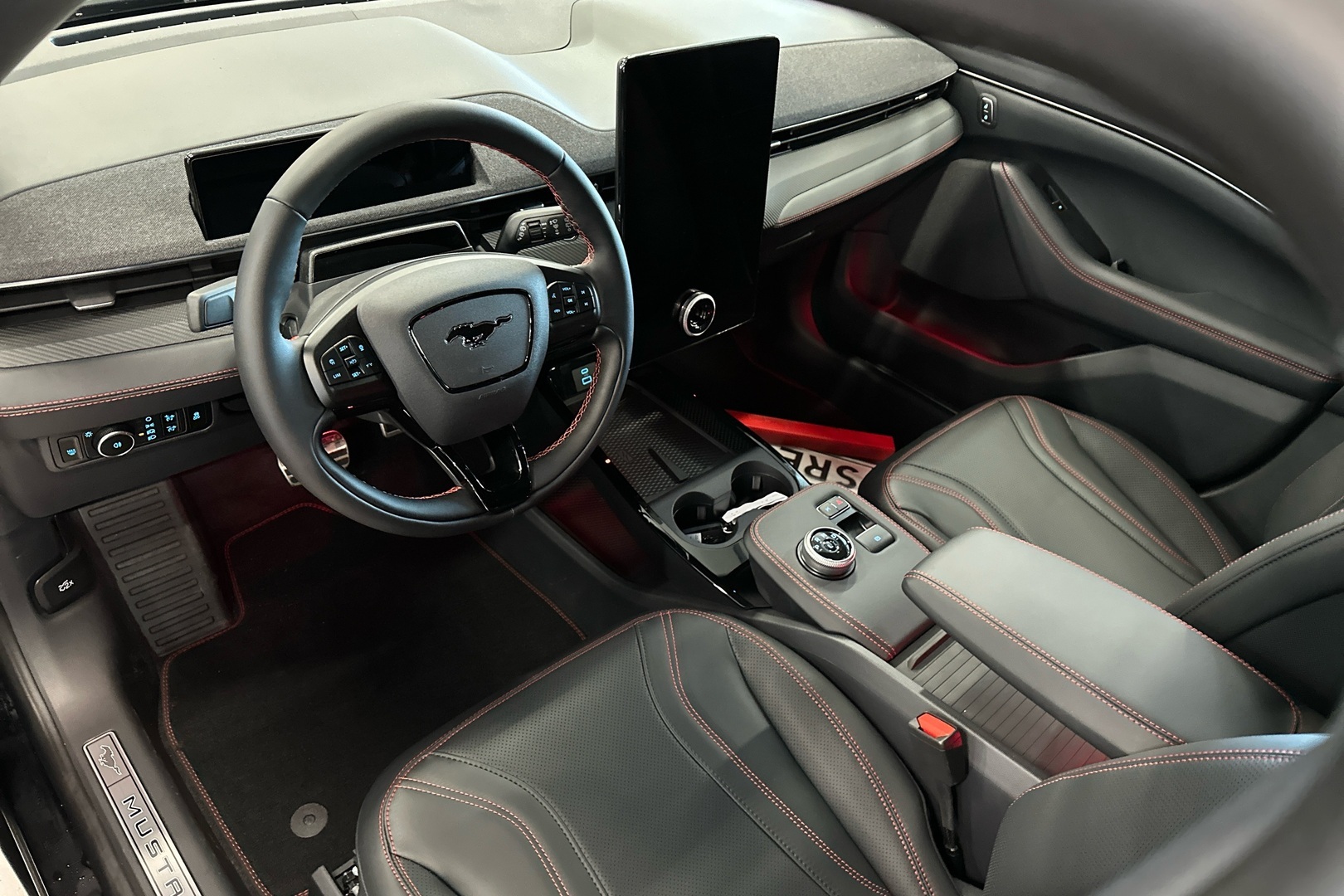 FORD MUSTANG MACH-E 2024