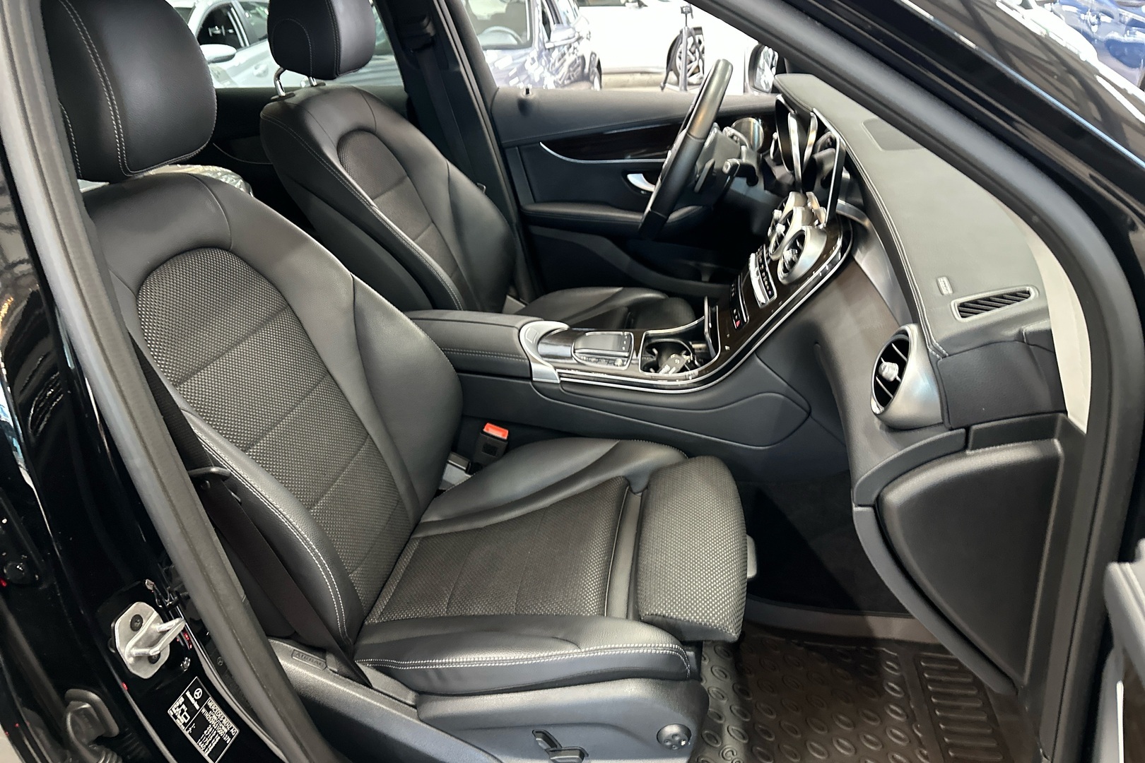 MERCEDES-BENZ GLC 2022