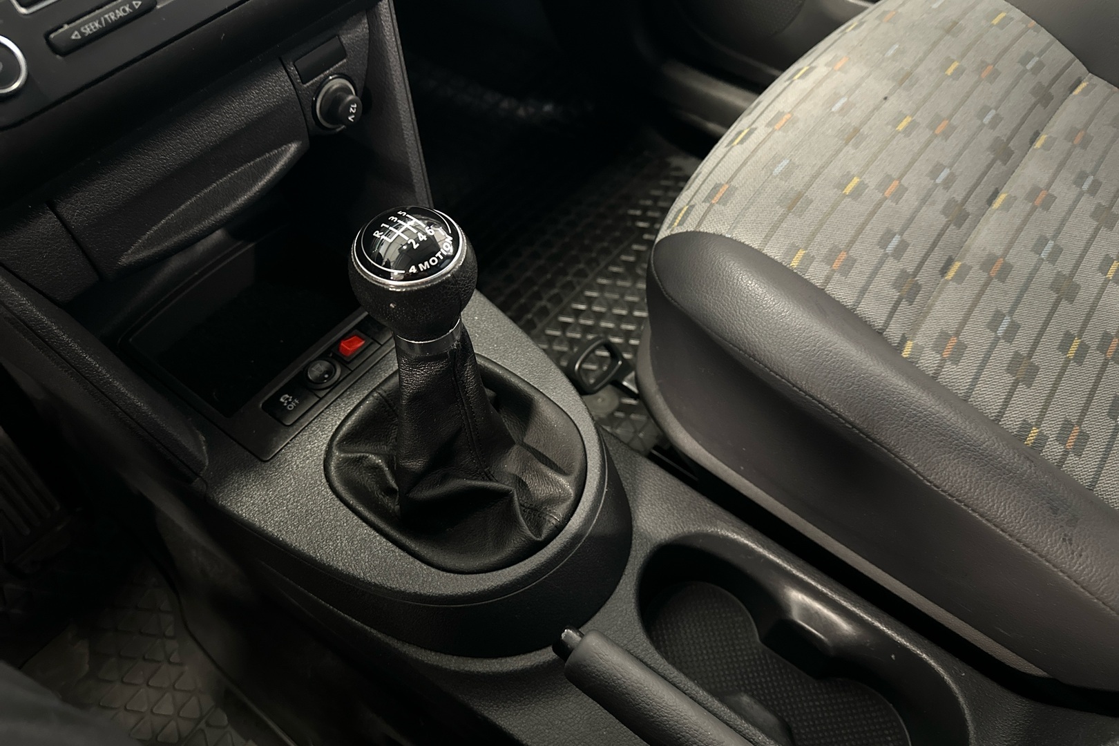 VOLKSWAGEN Caddy 2012