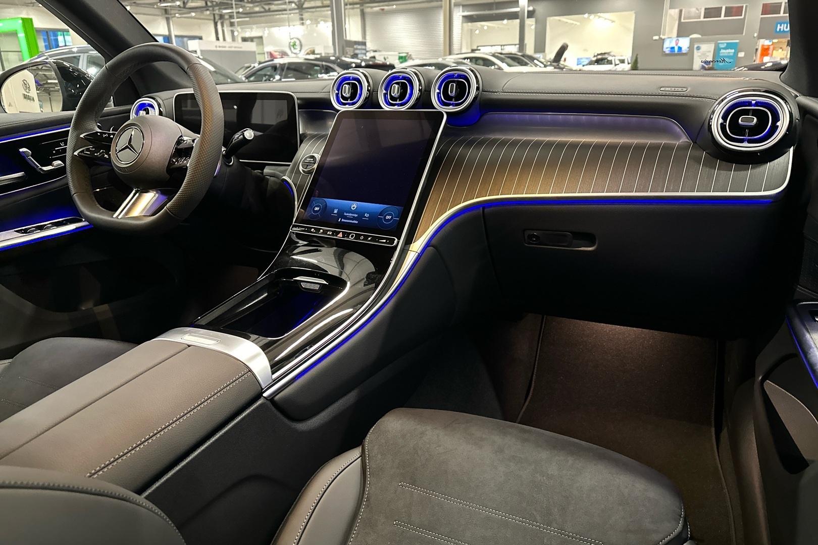 MERCEDES-BENZ GLC 2024