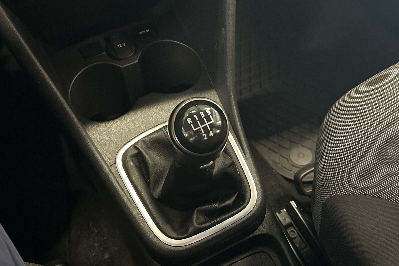 VOLKSWAGEN Polo 2013