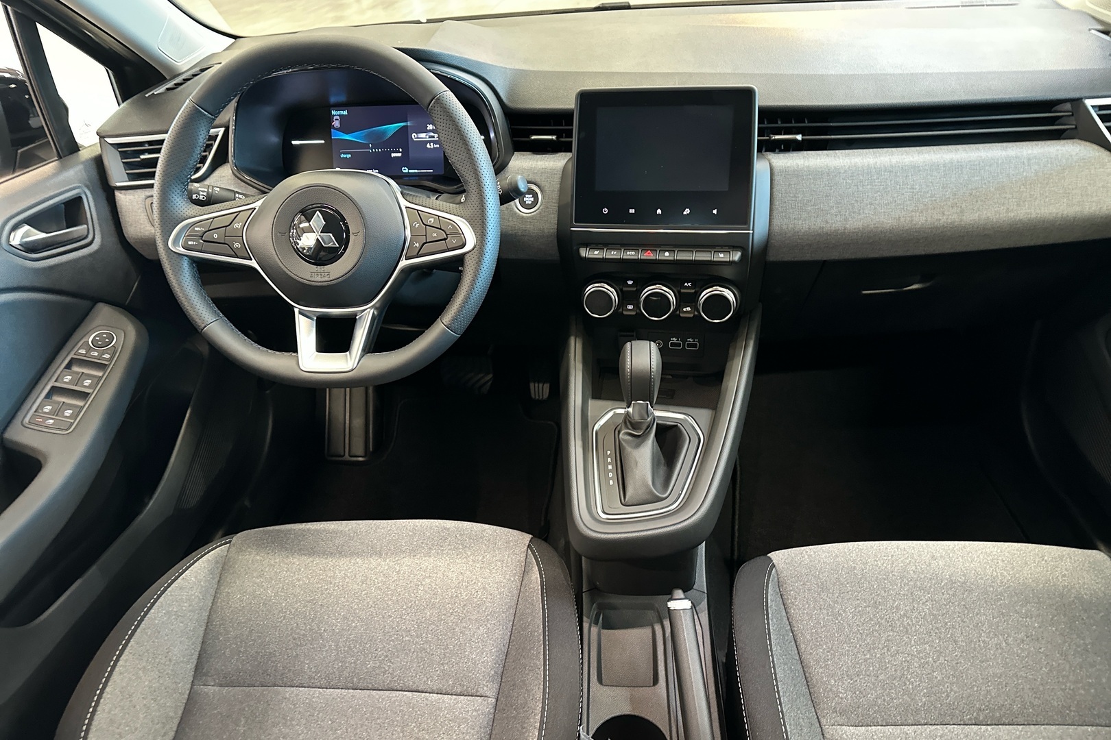 MITSUBISHI Colt 2025