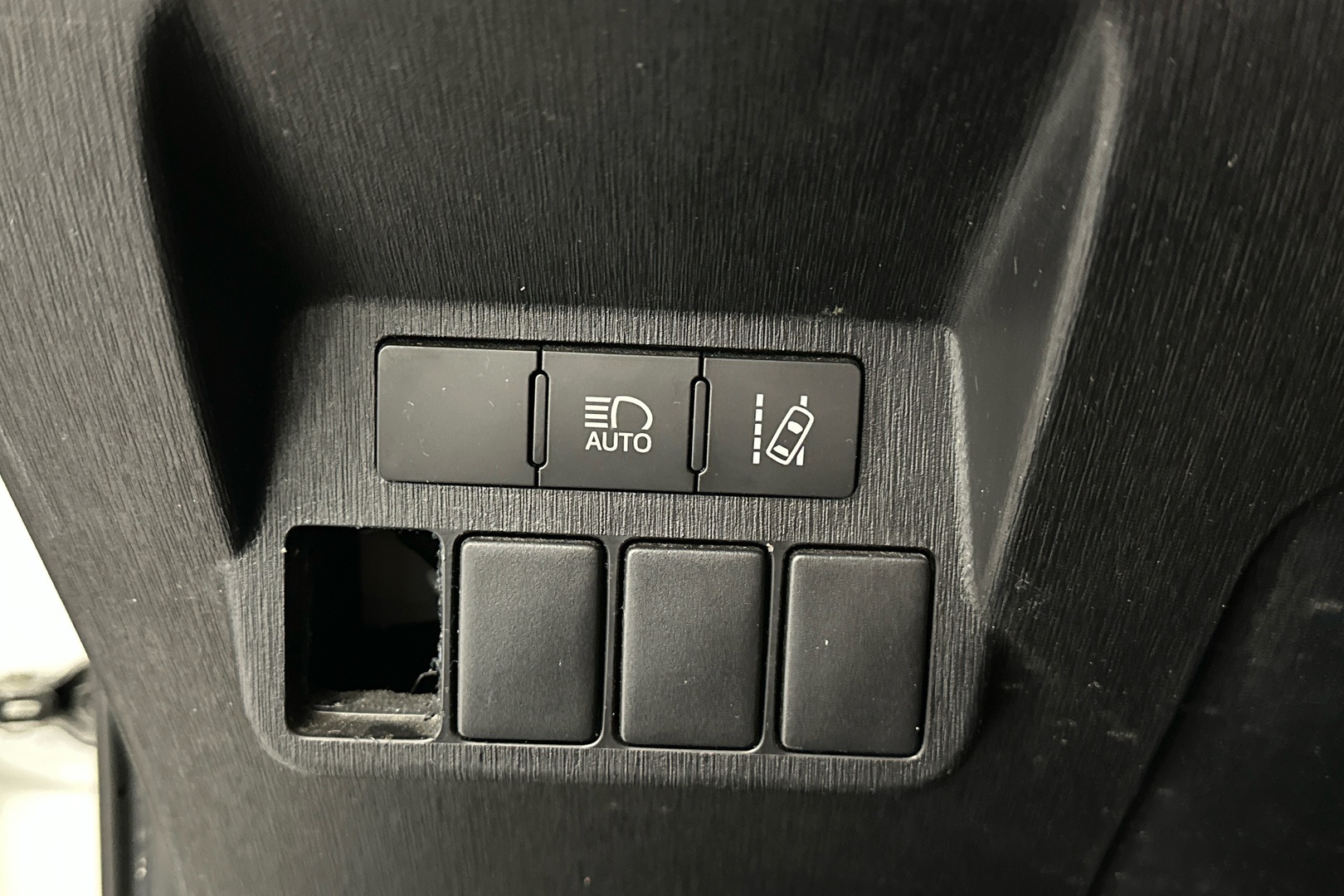 TOYOTA Prius+ 2019
