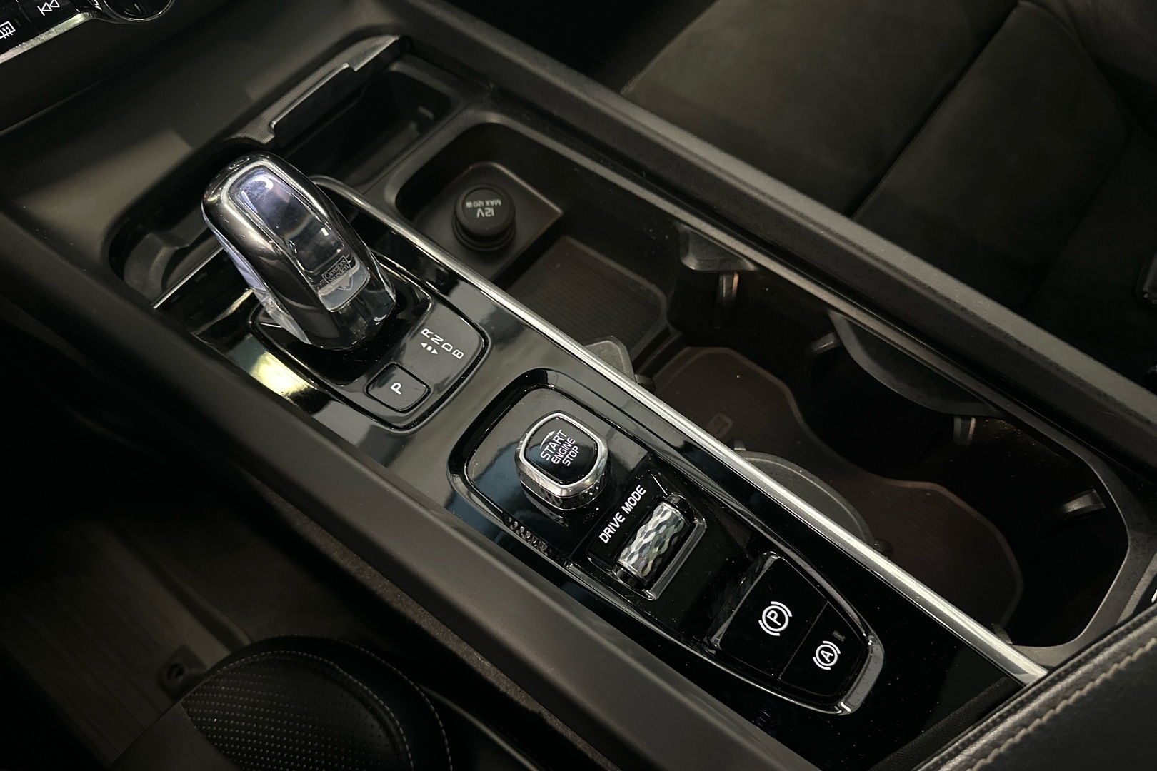 VOLVO XC60 2018