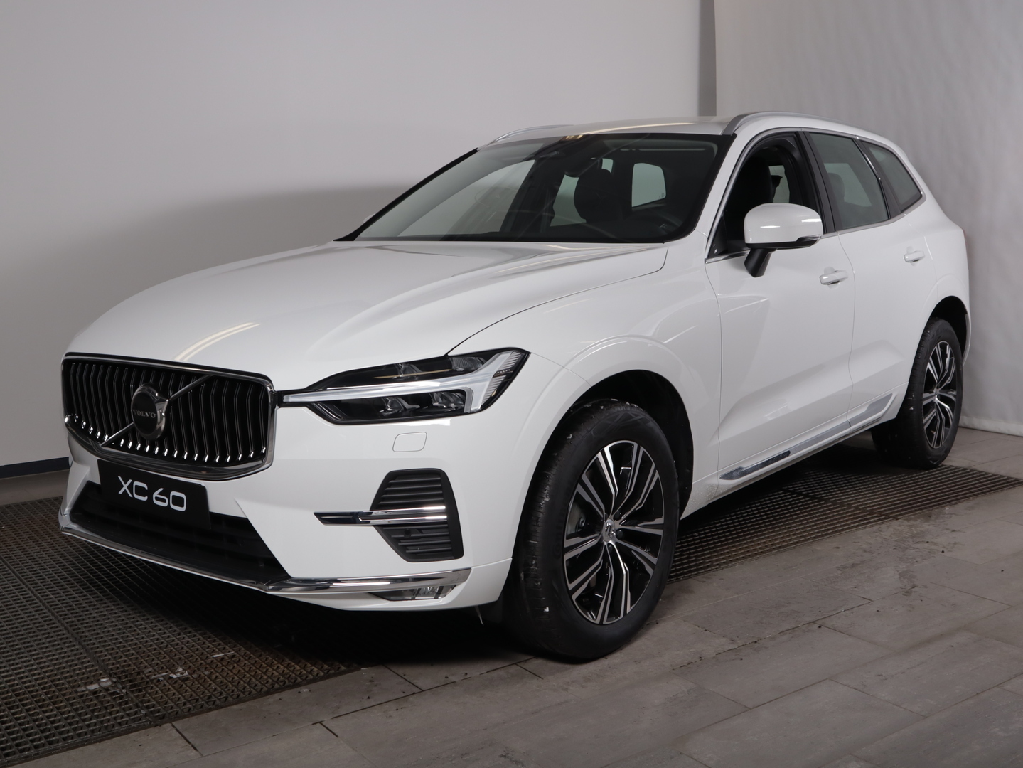VOLVO XC60 2023