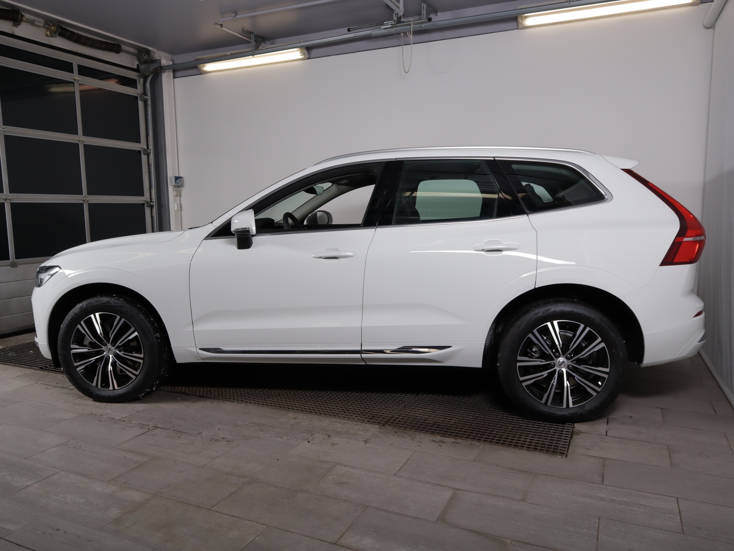 VOLVO XC60 2023