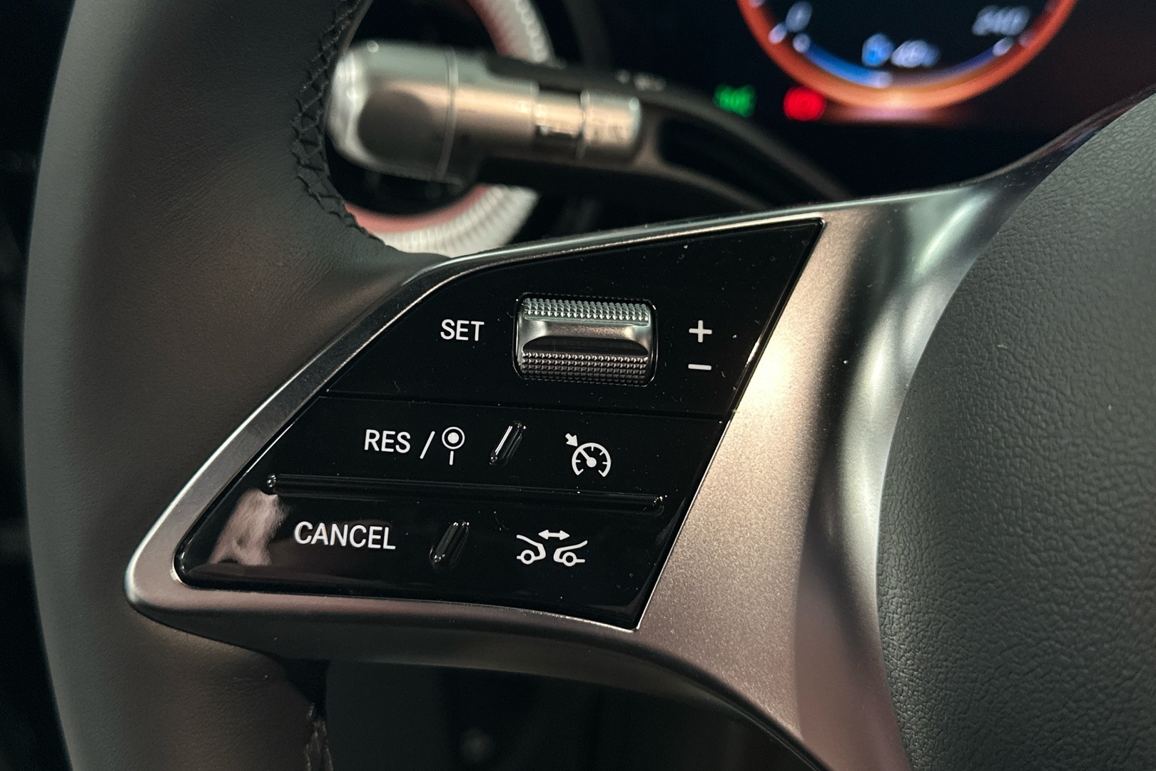 MERCEDES-BENZ GLB 2026