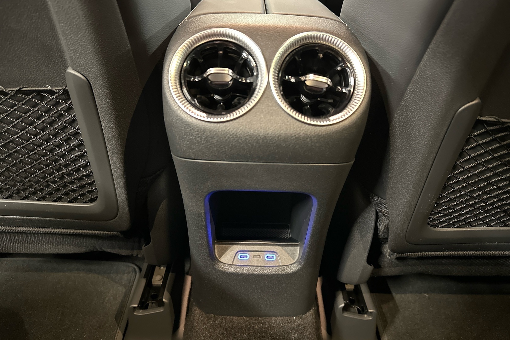 MERCEDES-BENZ GLB 2026