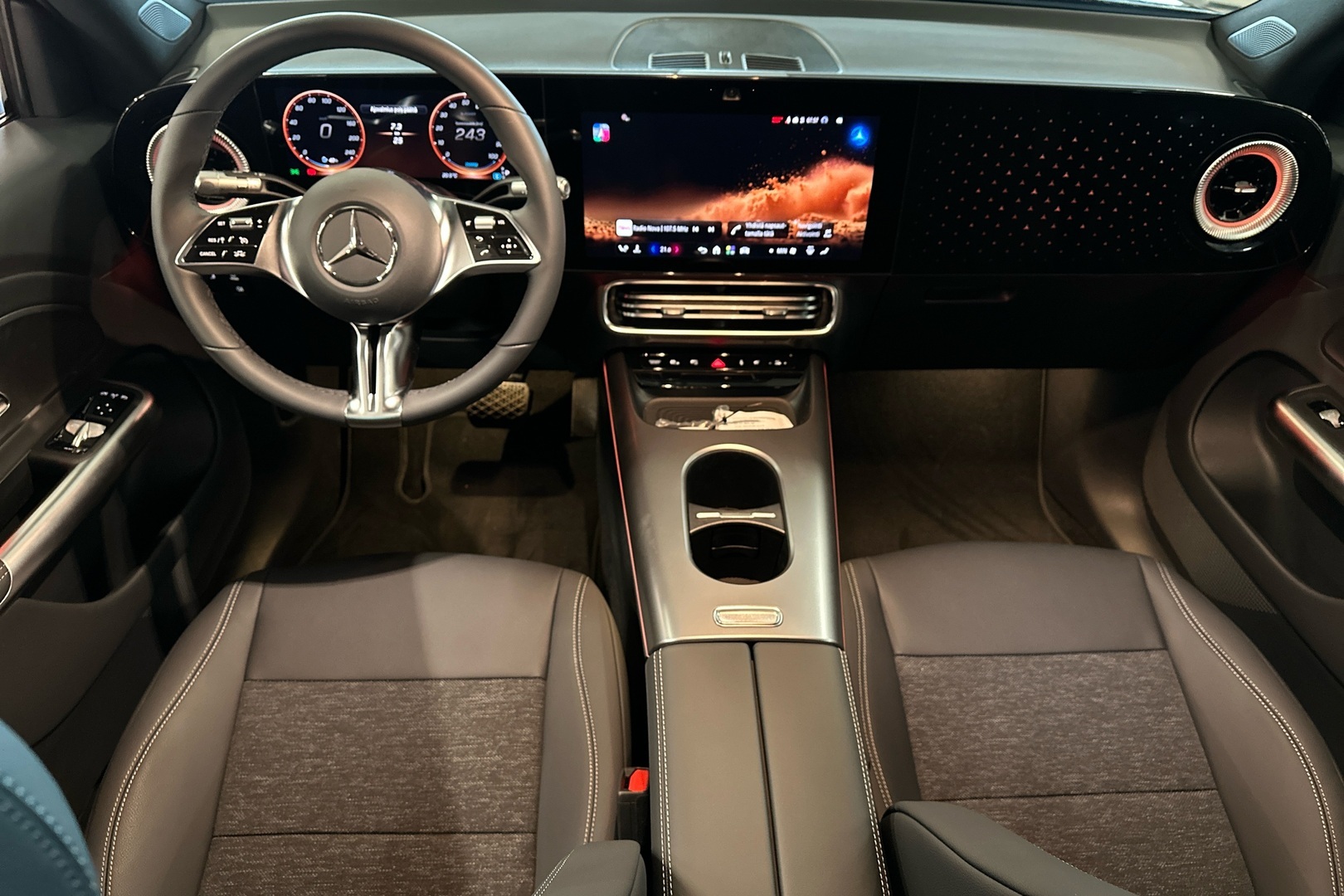 MERCEDES-BENZ GLB 2026