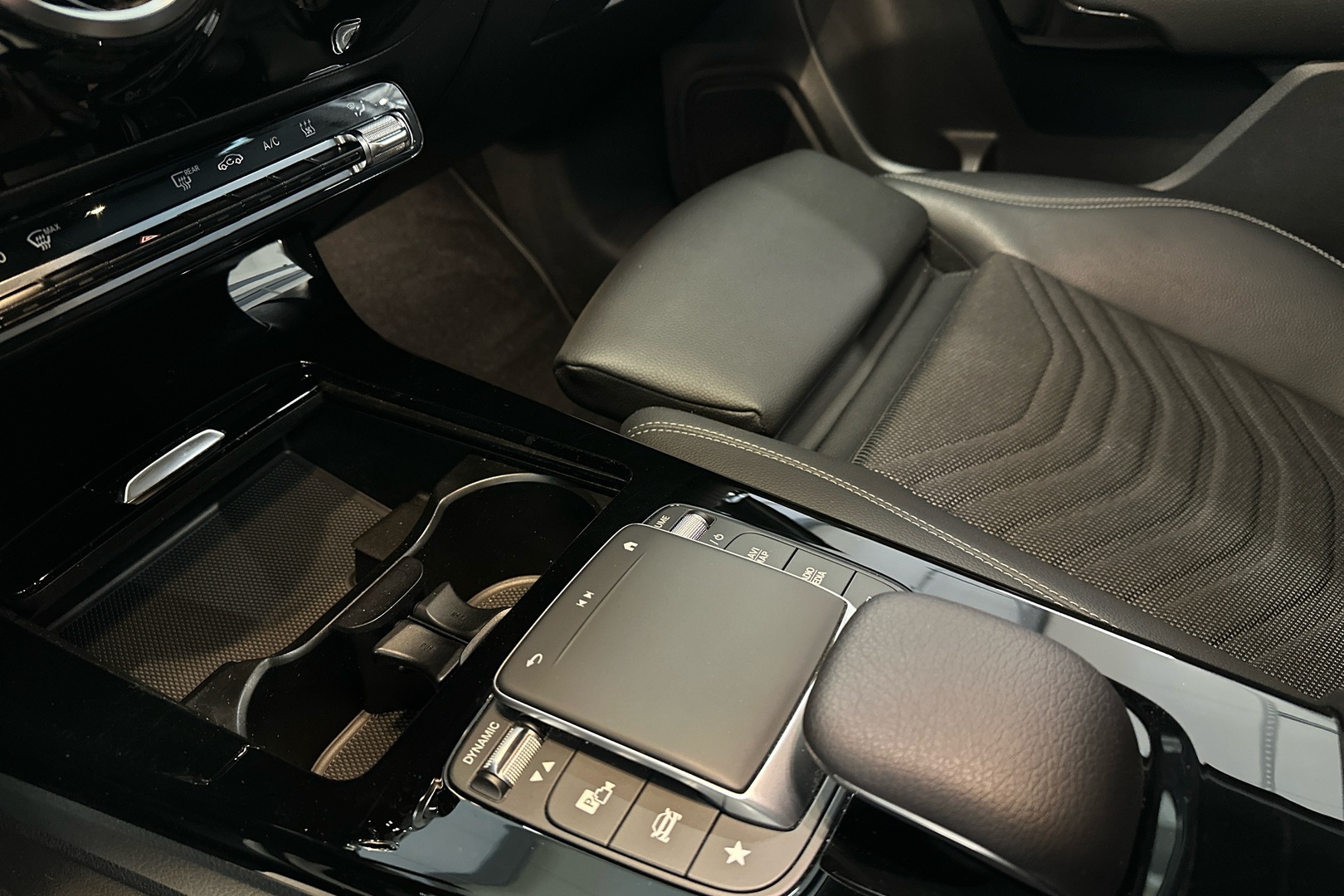 MERCEDES-BENZ A 2020