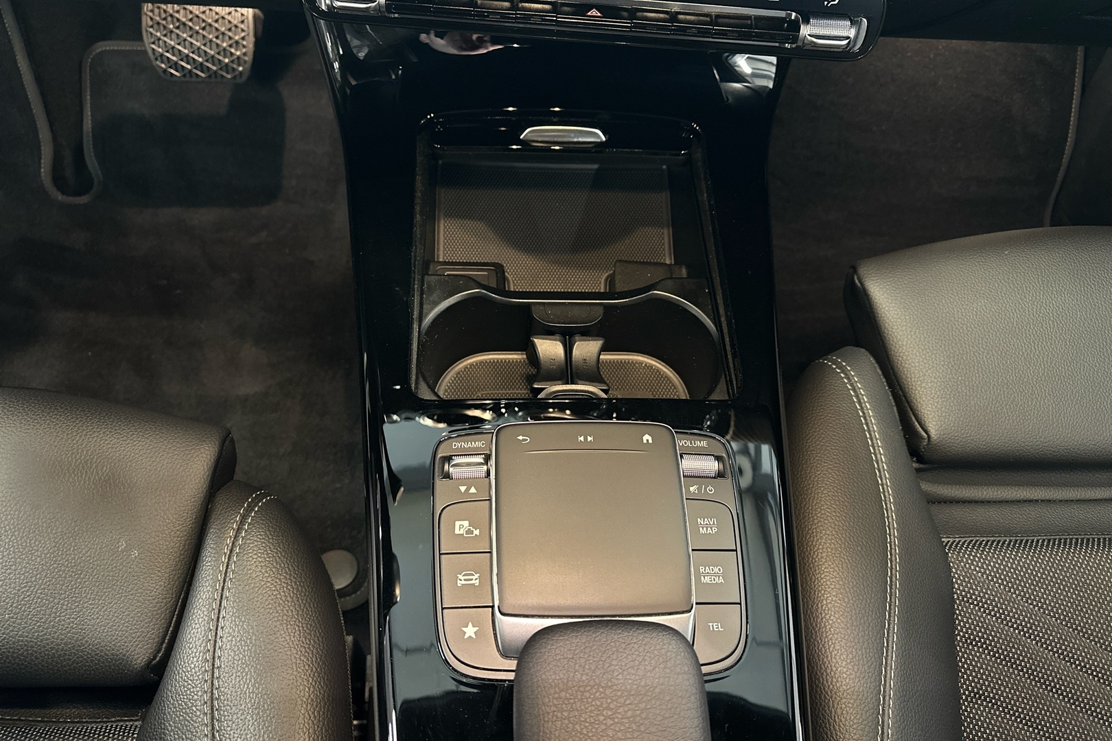 MERCEDES-BENZ A 2020