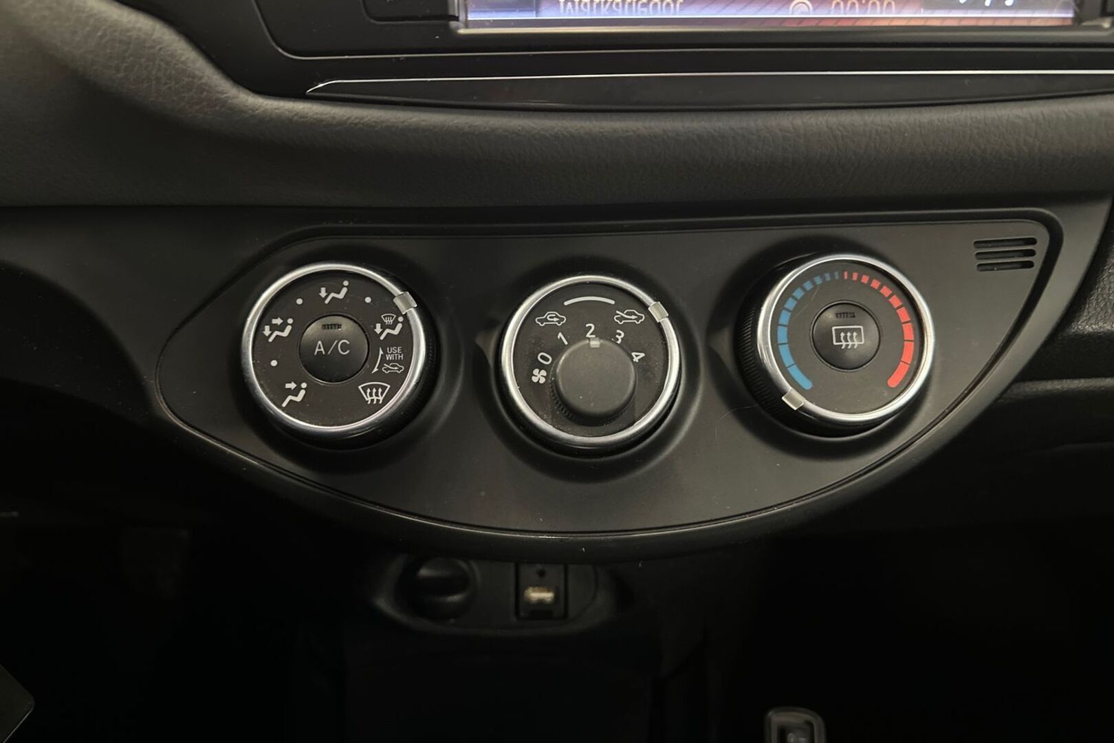 TOYOTA Yaris 2016