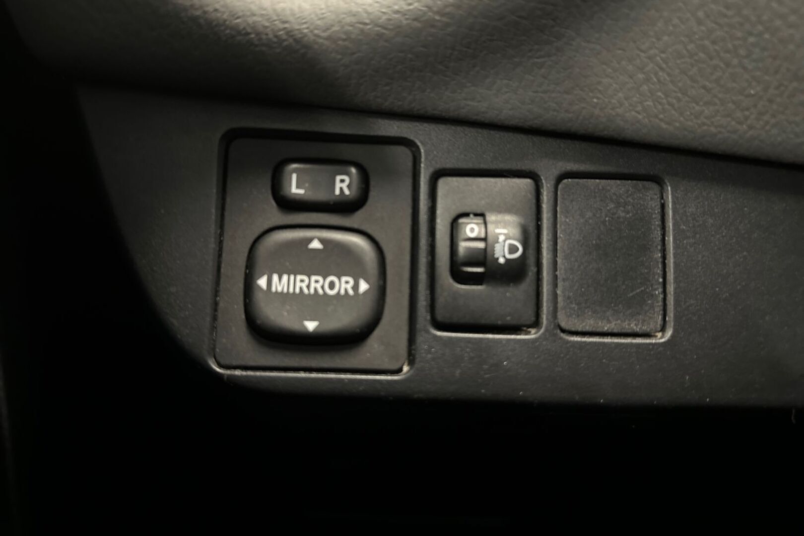 TOYOTA Yaris 2016