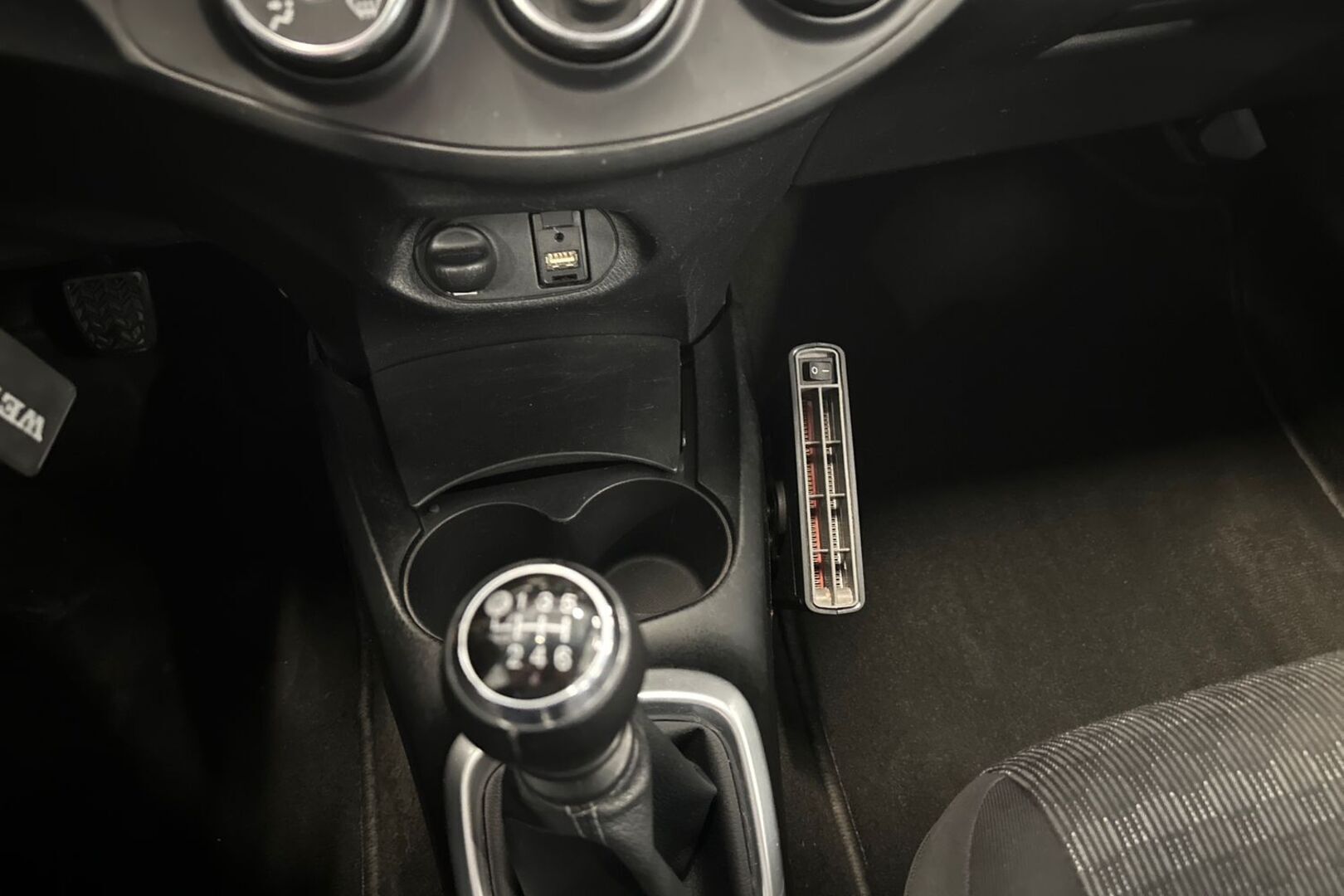 TOYOTA Yaris 2016
