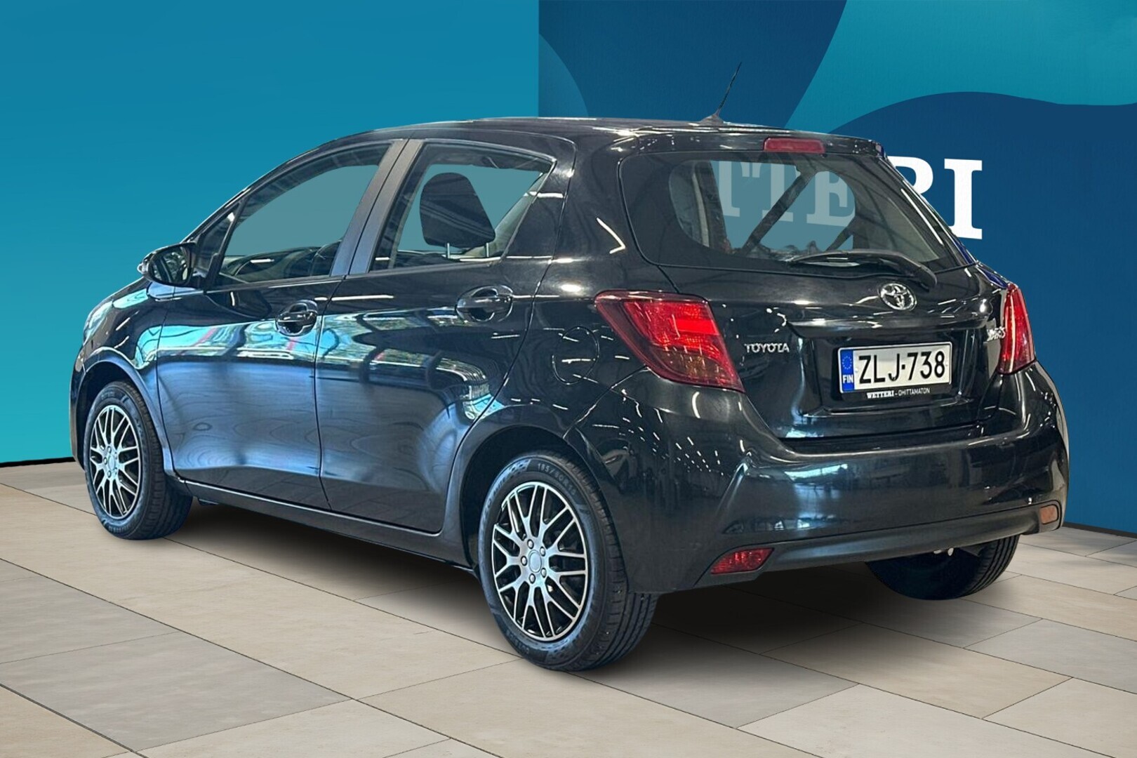 TOYOTA Yaris 2016