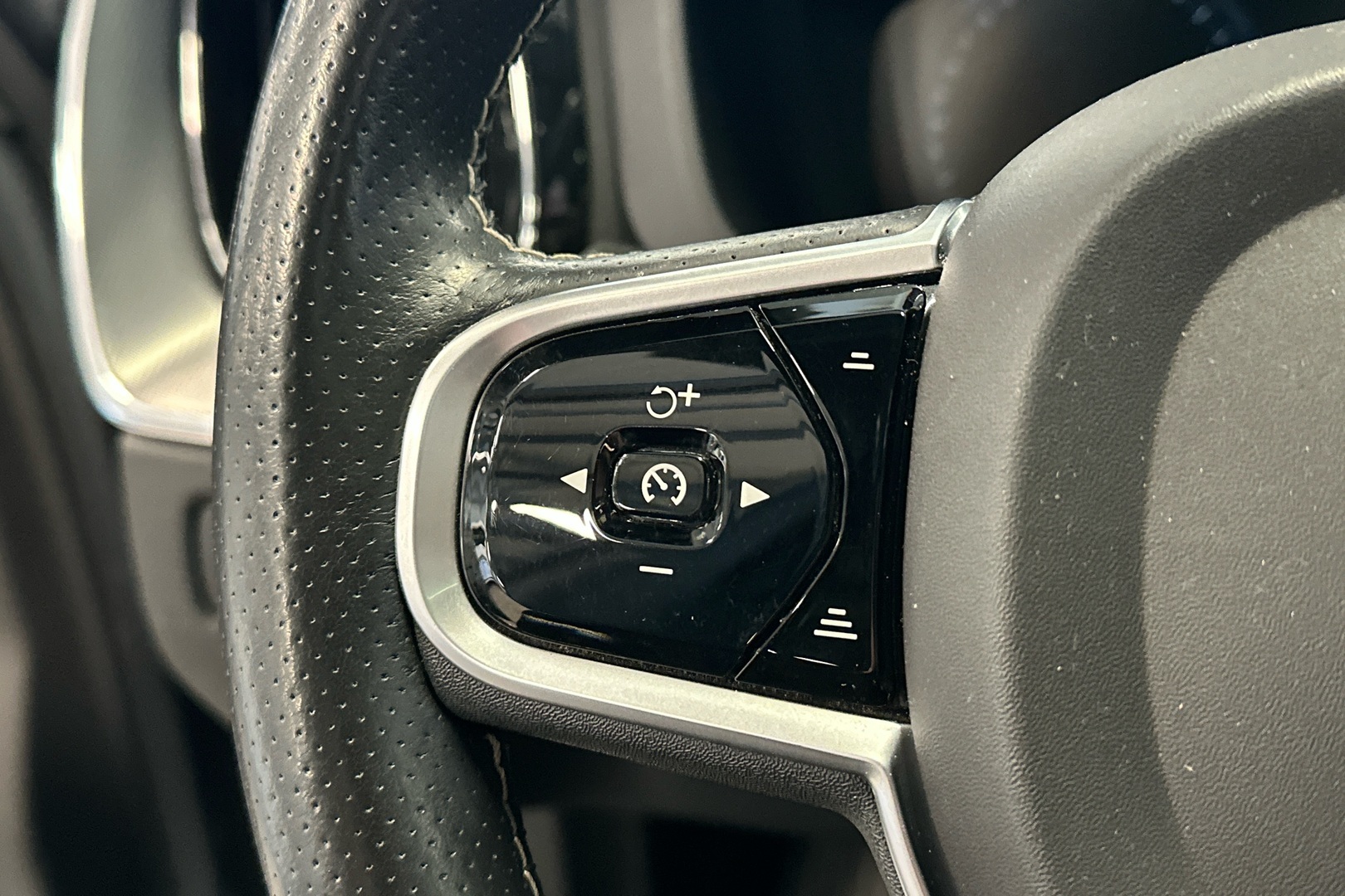 VOLVO XC60 2018