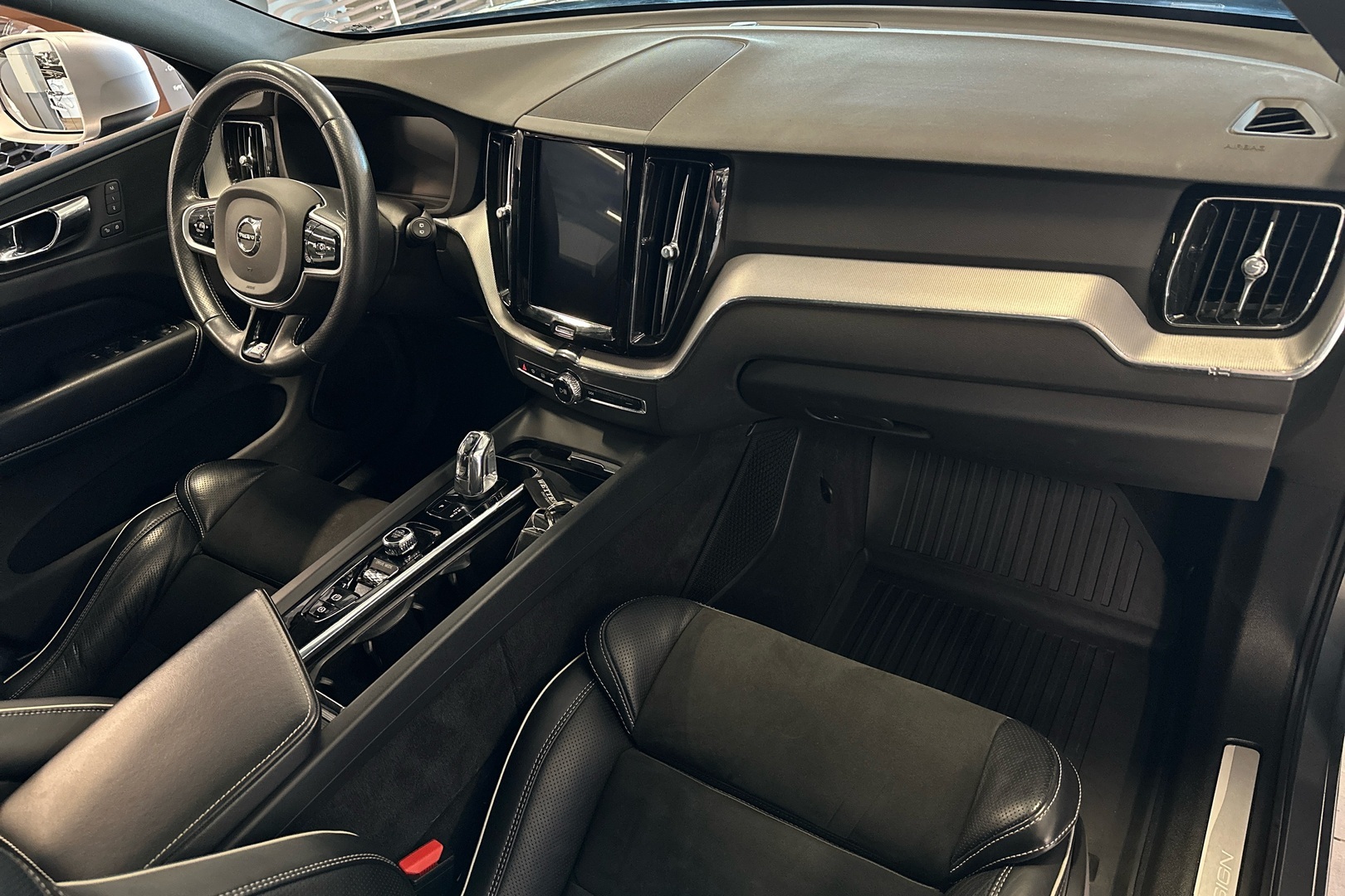 VOLVO XC60 2018