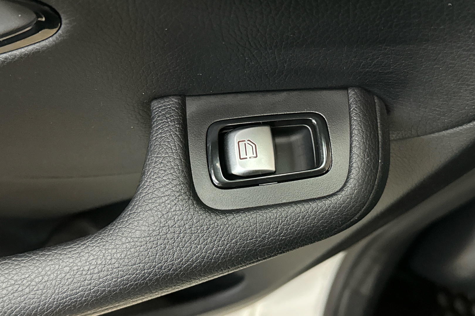 MERCEDES-BENZ C 2017