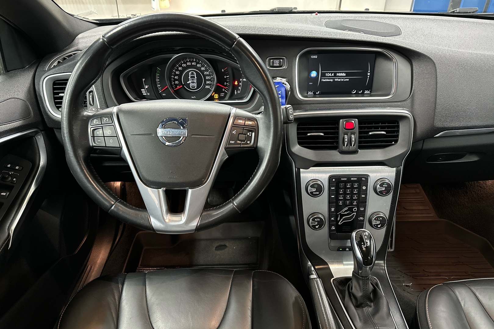 VOLVO V40 2014