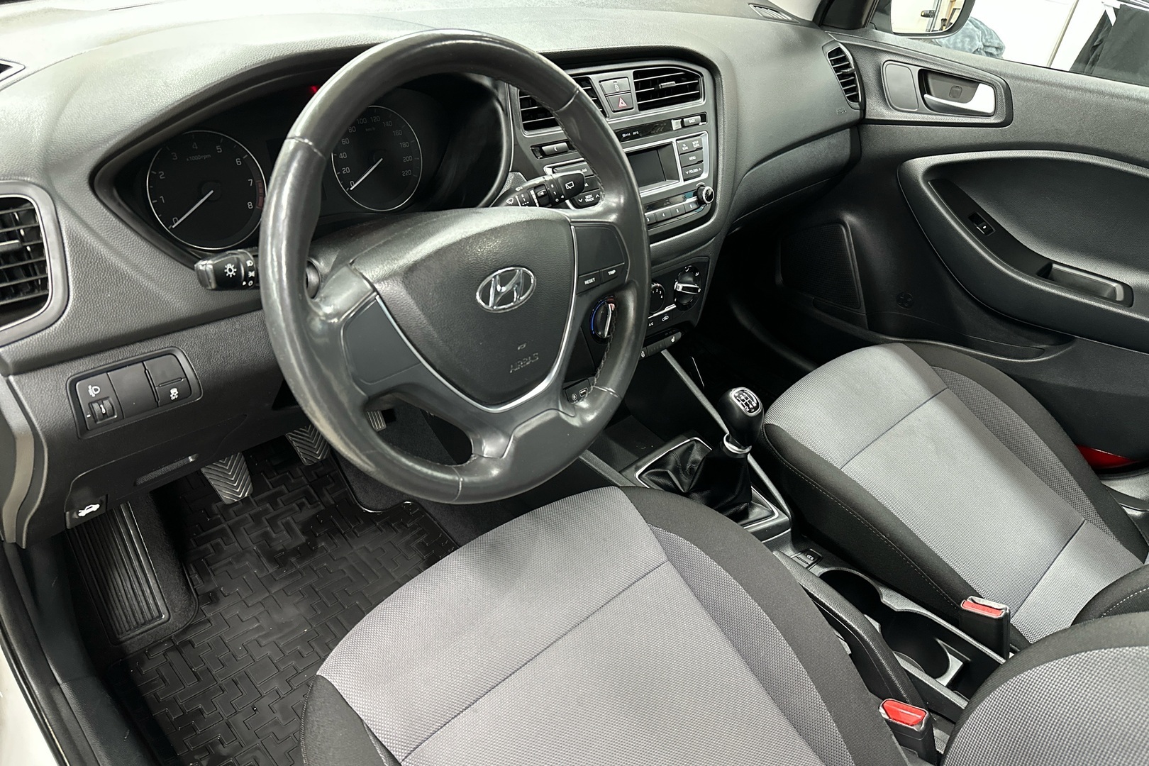 HYUNDAI i20 5d 2017
