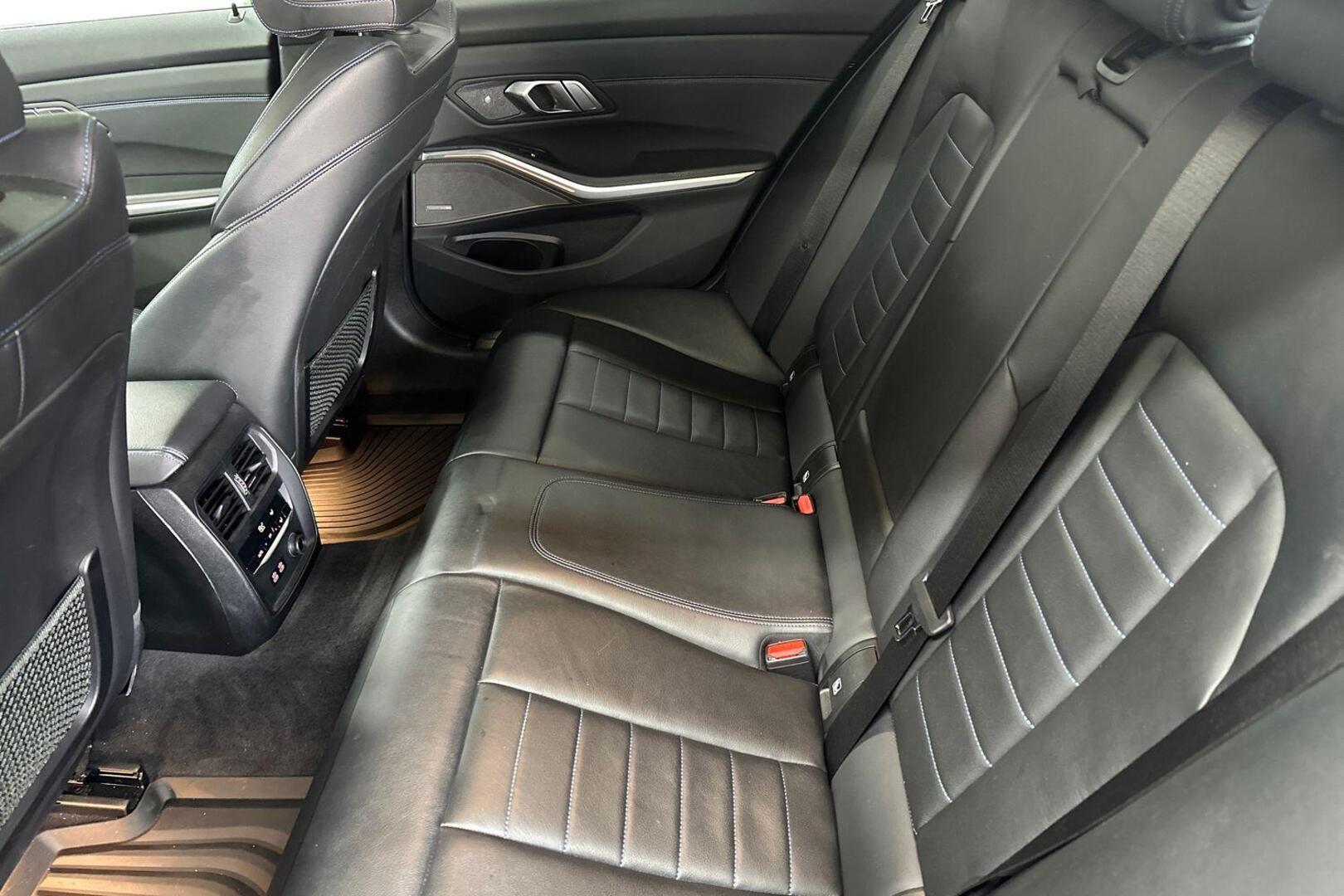 BMW 330 2019