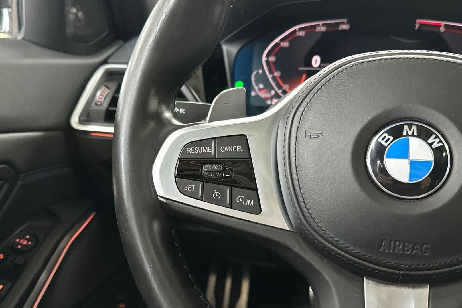 BMW 330 2019