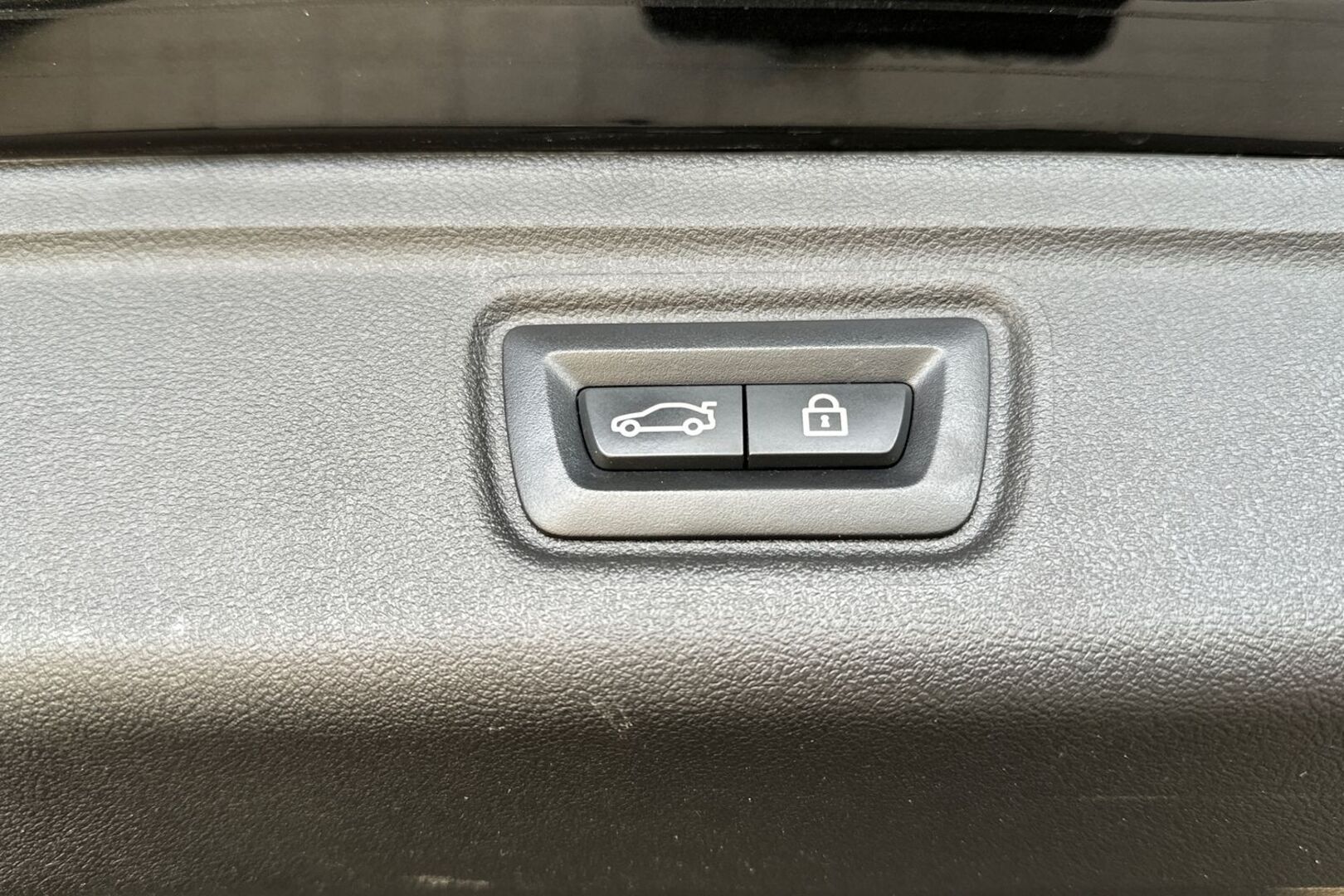 BMW 330 2019