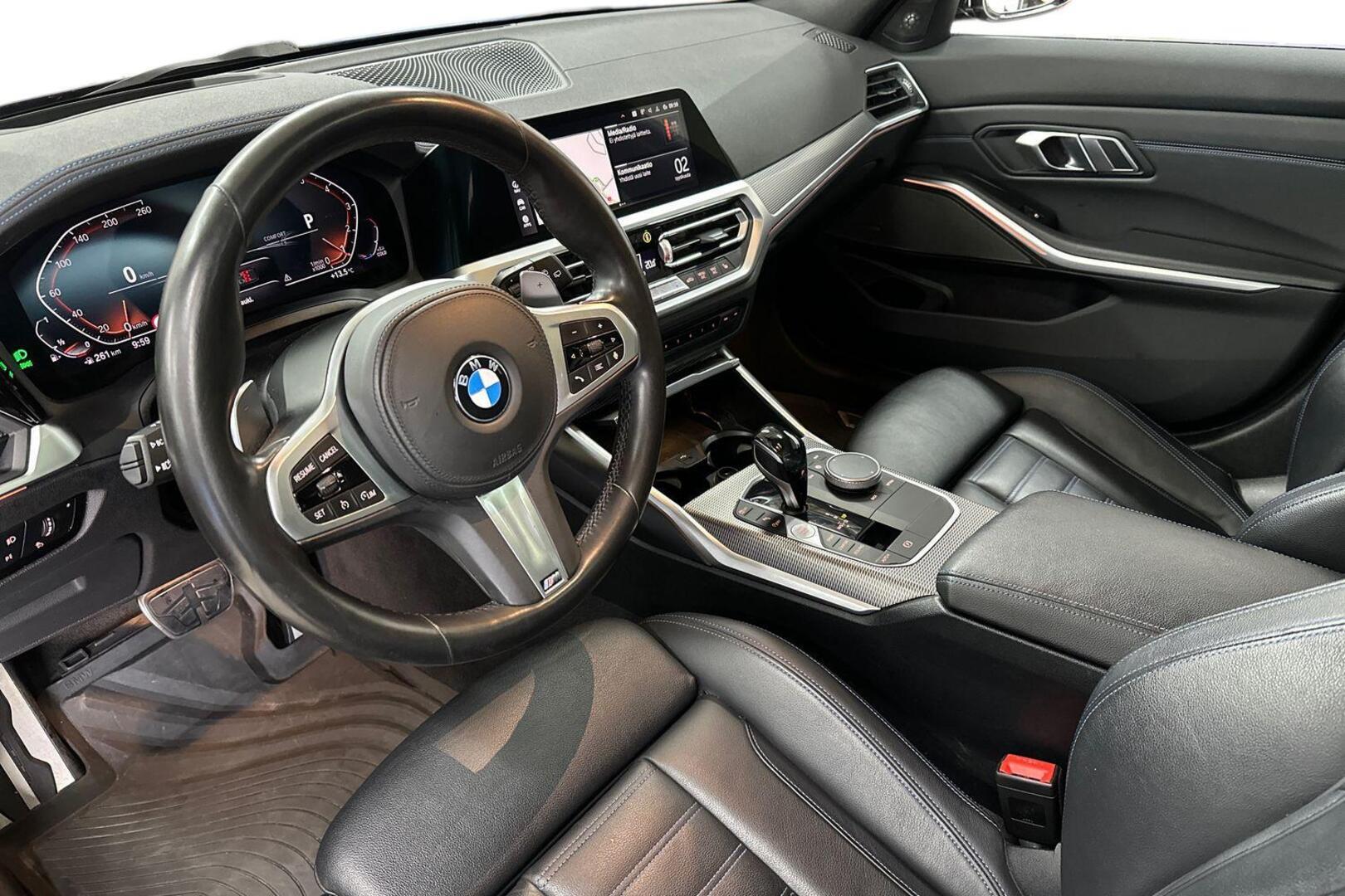 BMW 330 2019