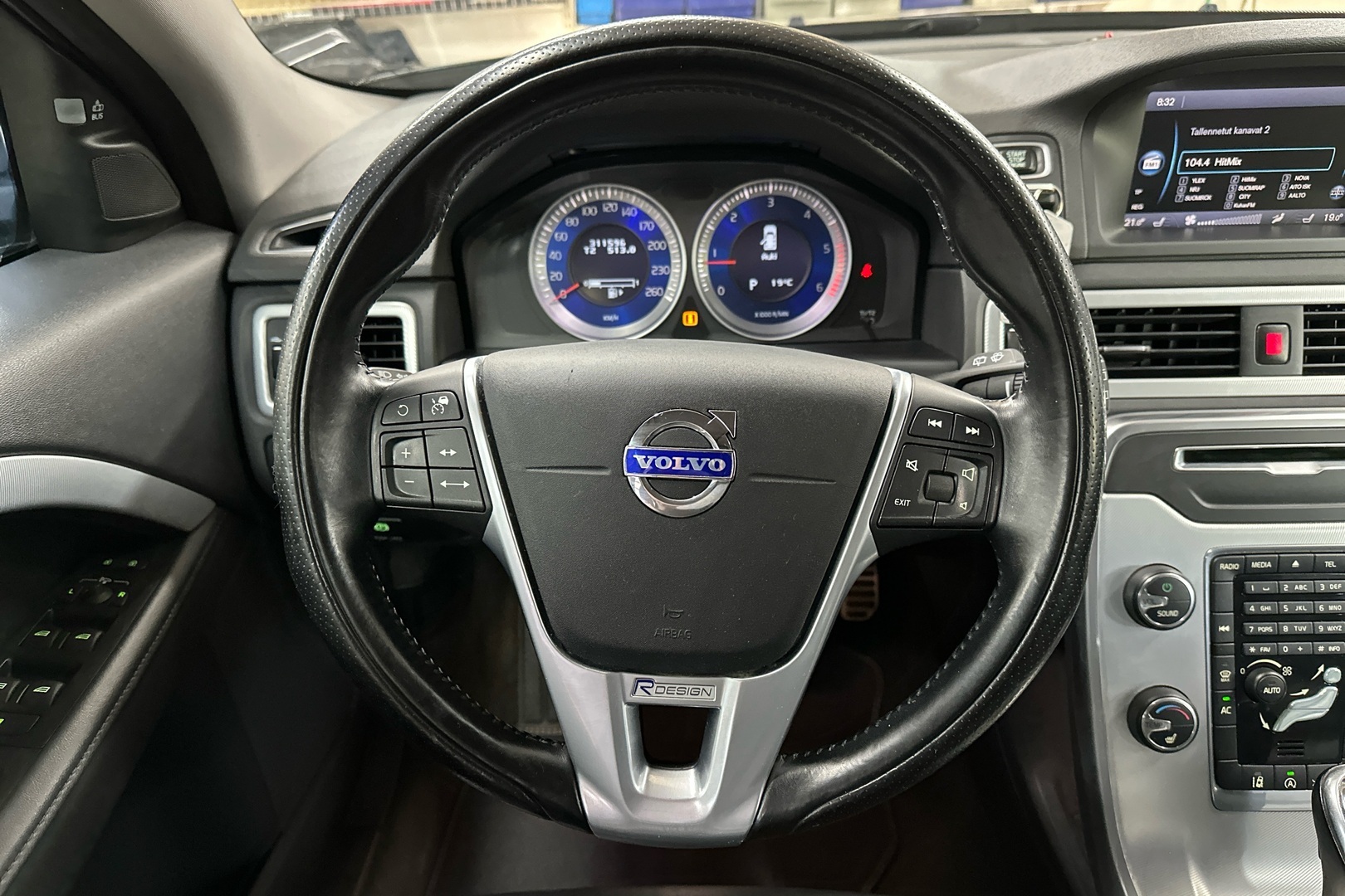 VOLVO V70 2012