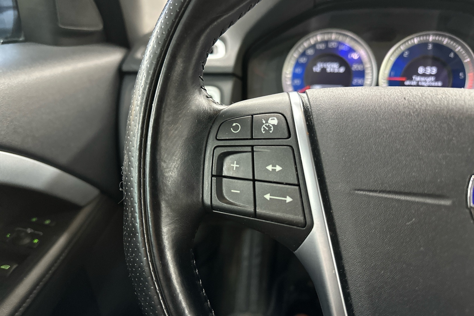 VOLVO V70 2012