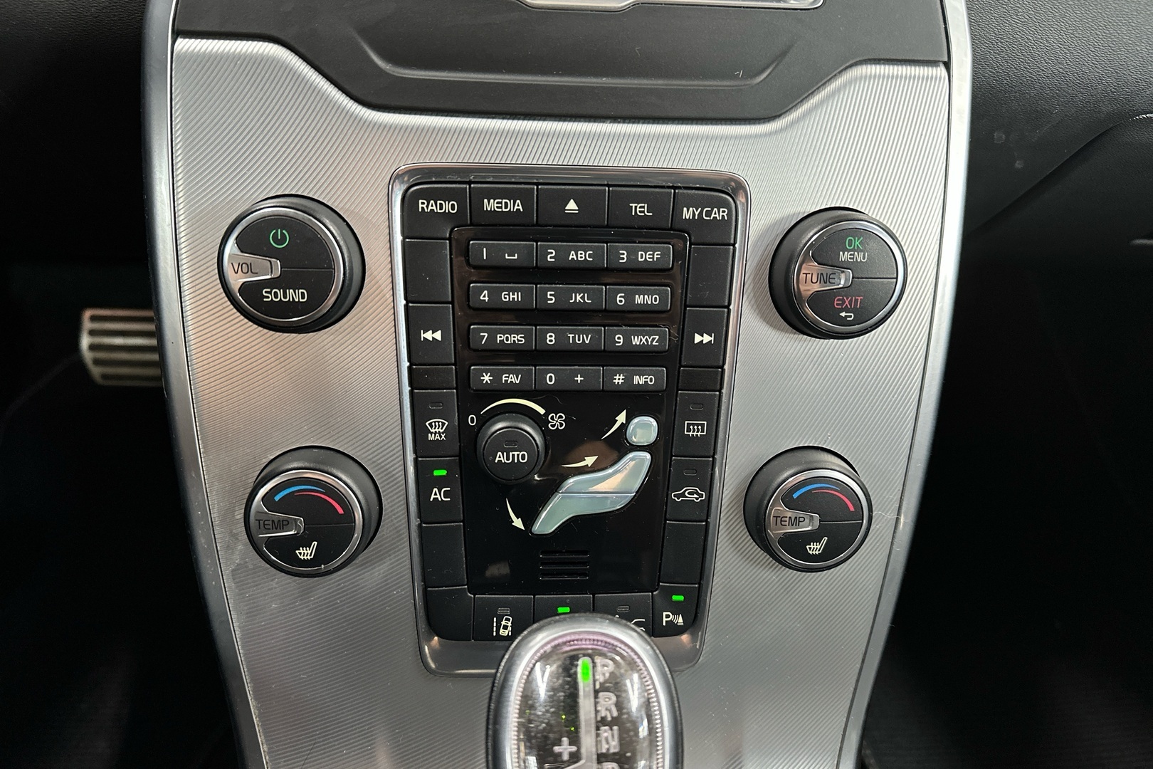 VOLVO V70 2012