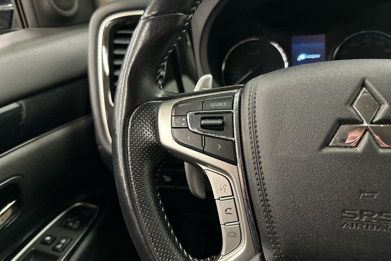 MITSUBISHI Outlander PHEV 10