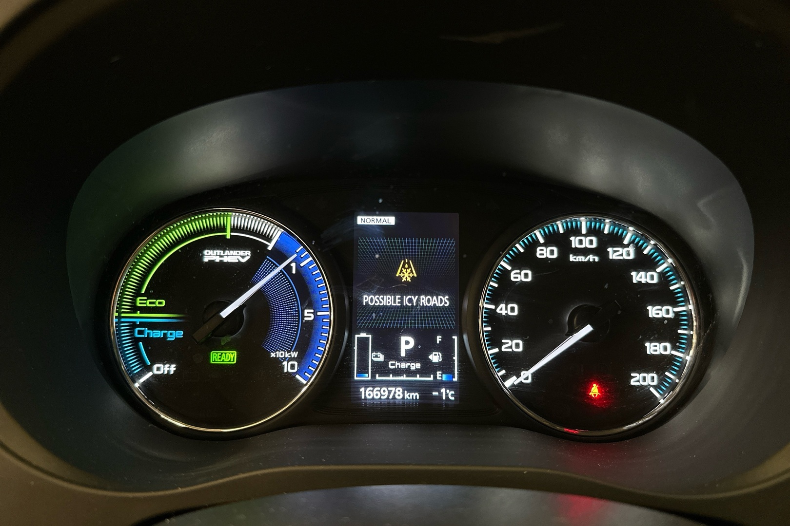 MITSUBISHI Outlander PHEV 12