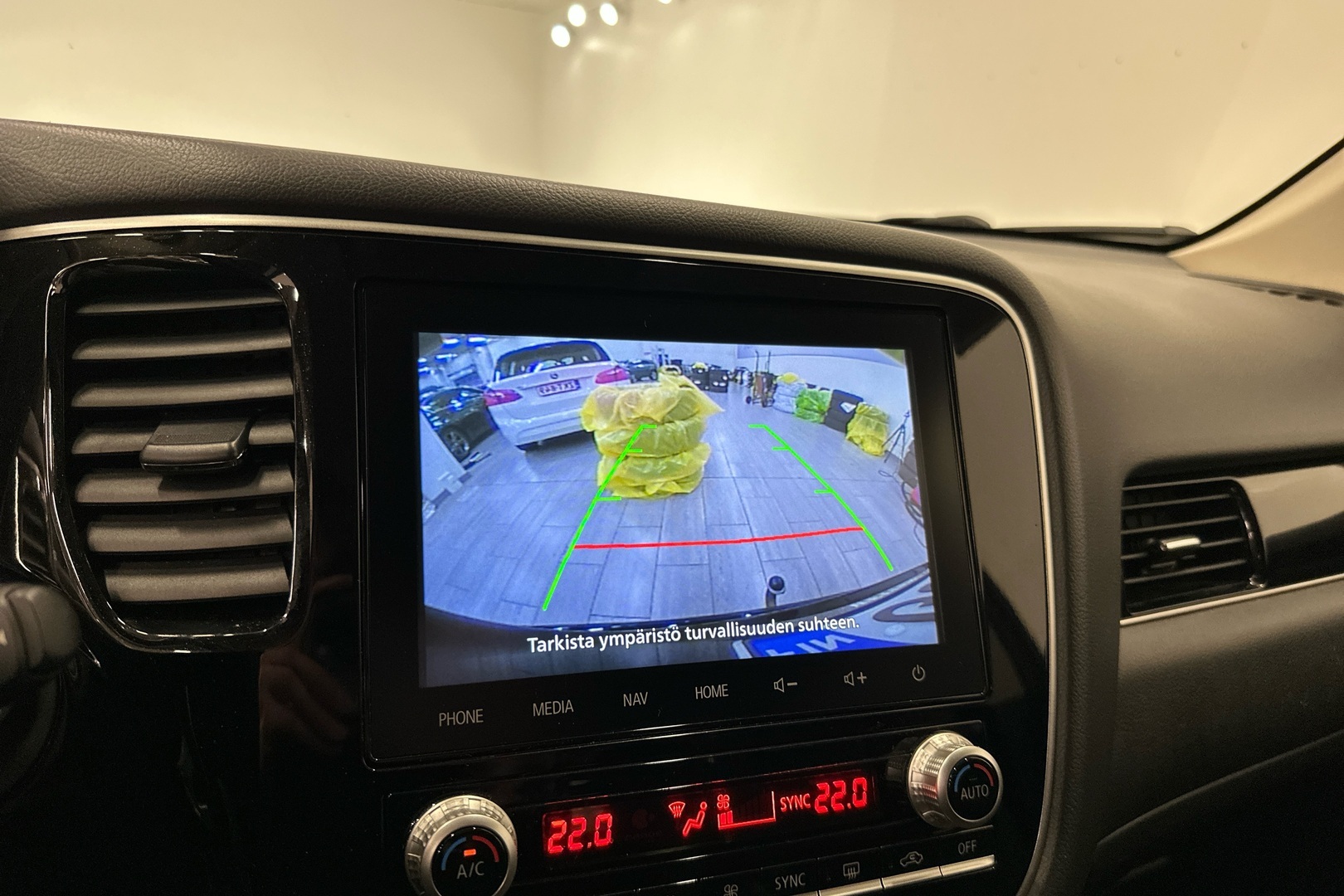 MITSUBISHI Outlander PHEV 13