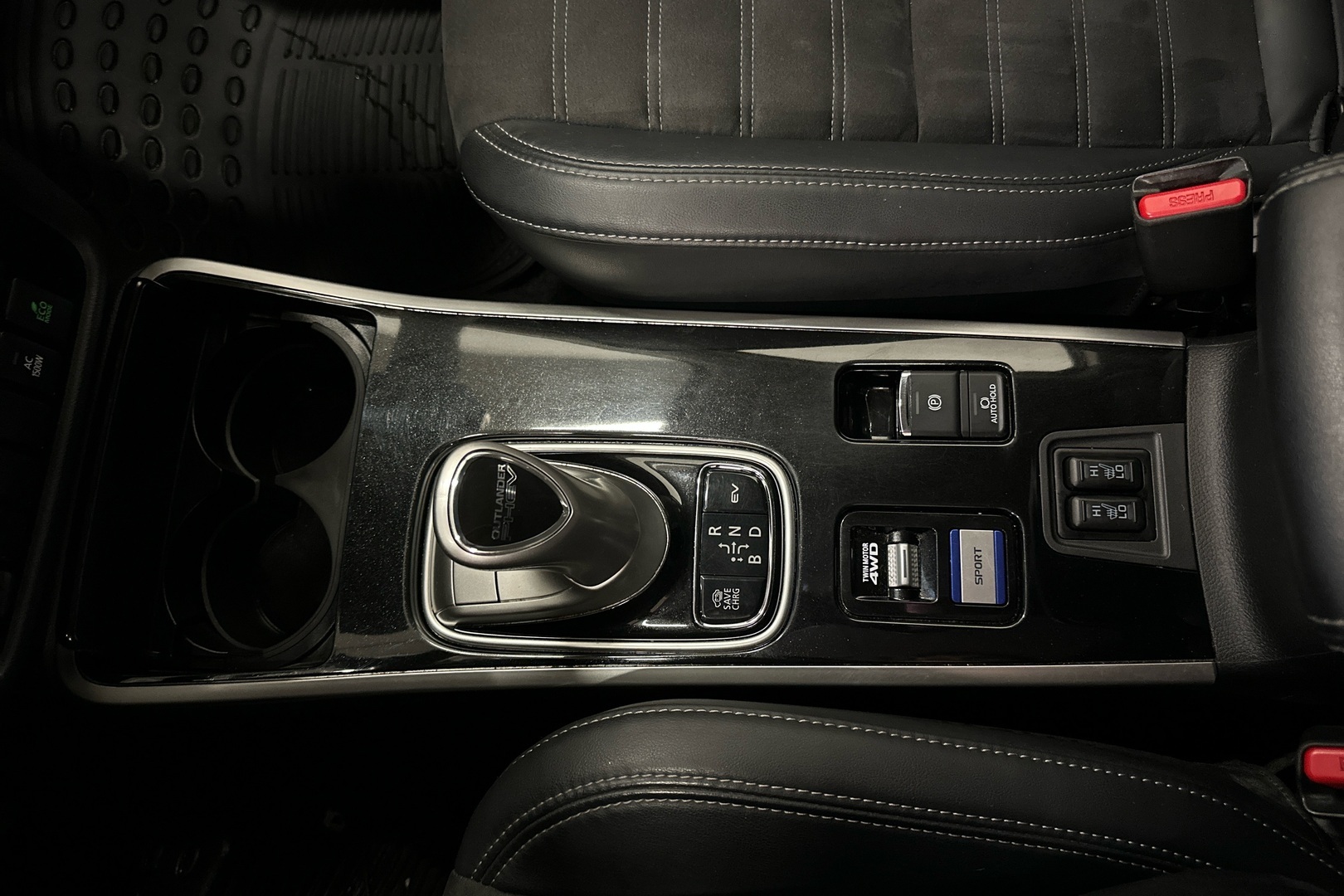 MITSUBISHI Outlander PHEV 16