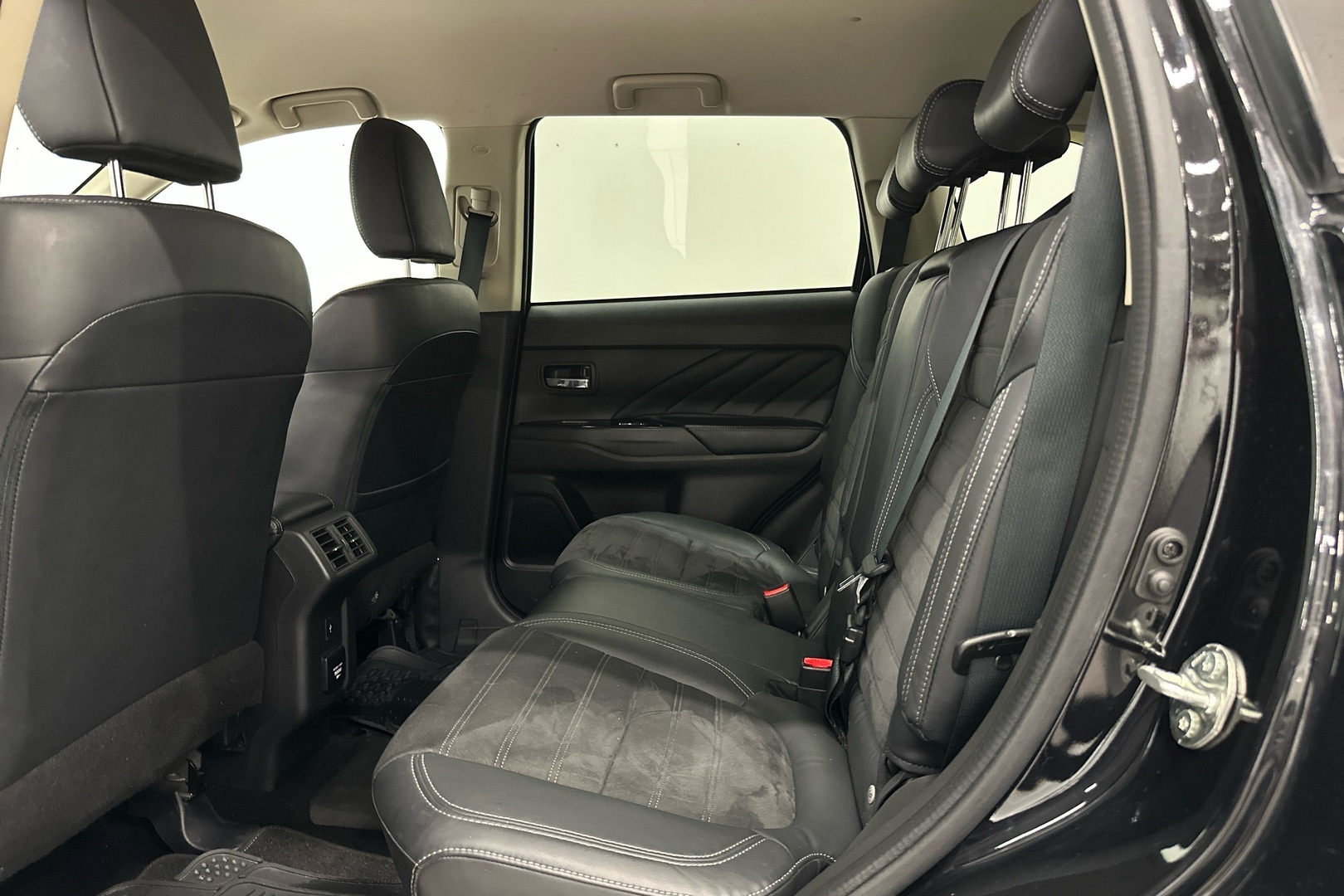 MITSUBISHI Outlander PHEV 21