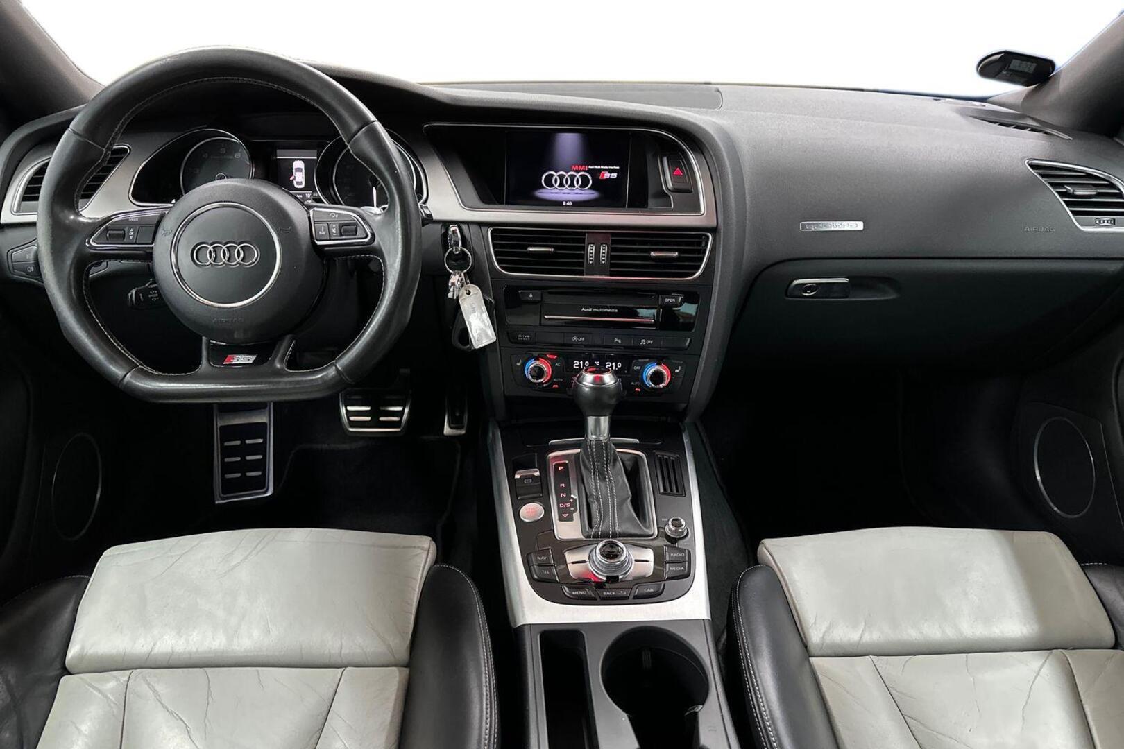 AUDI S5 2011