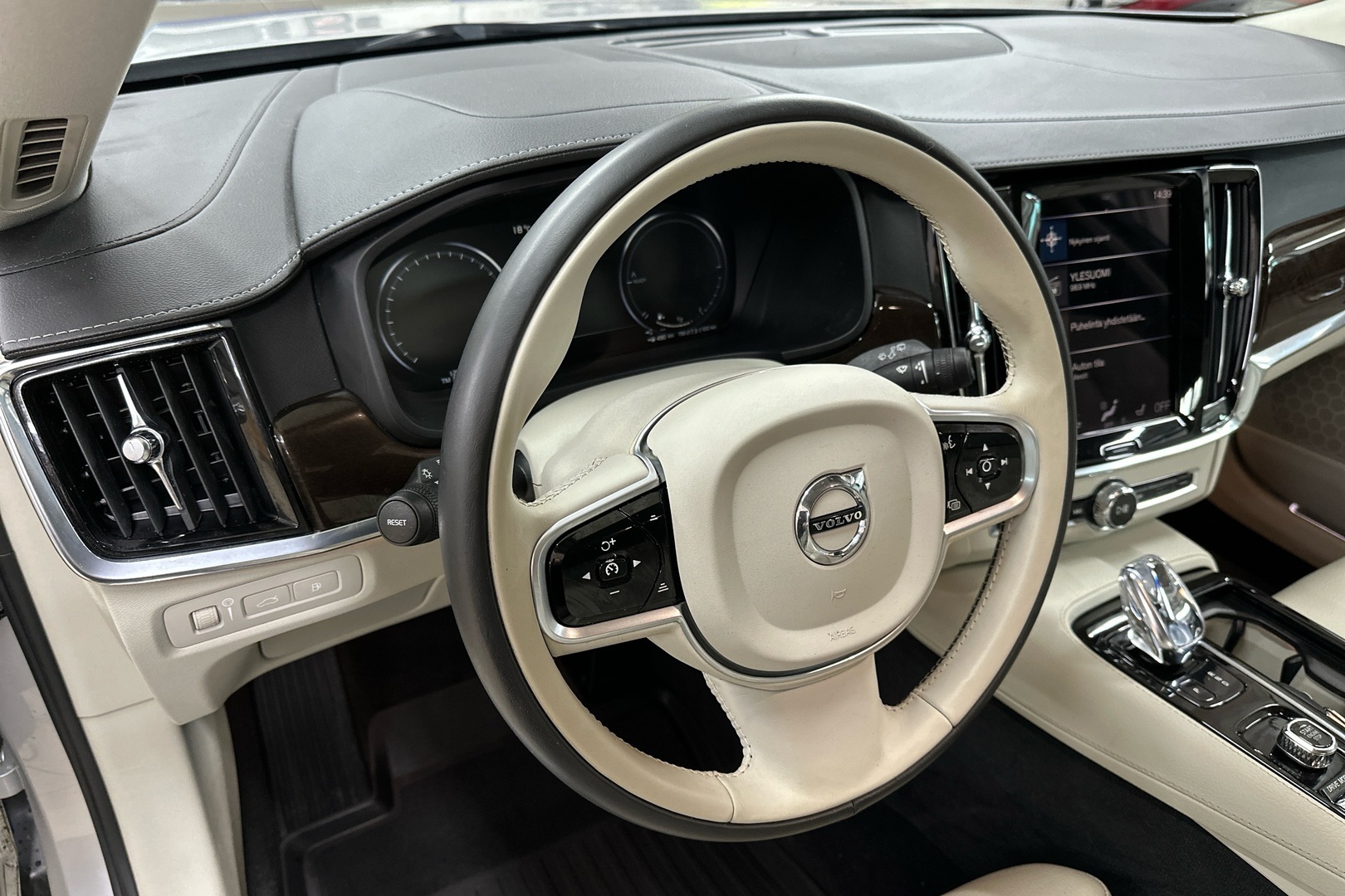 VOLVO V90 2019