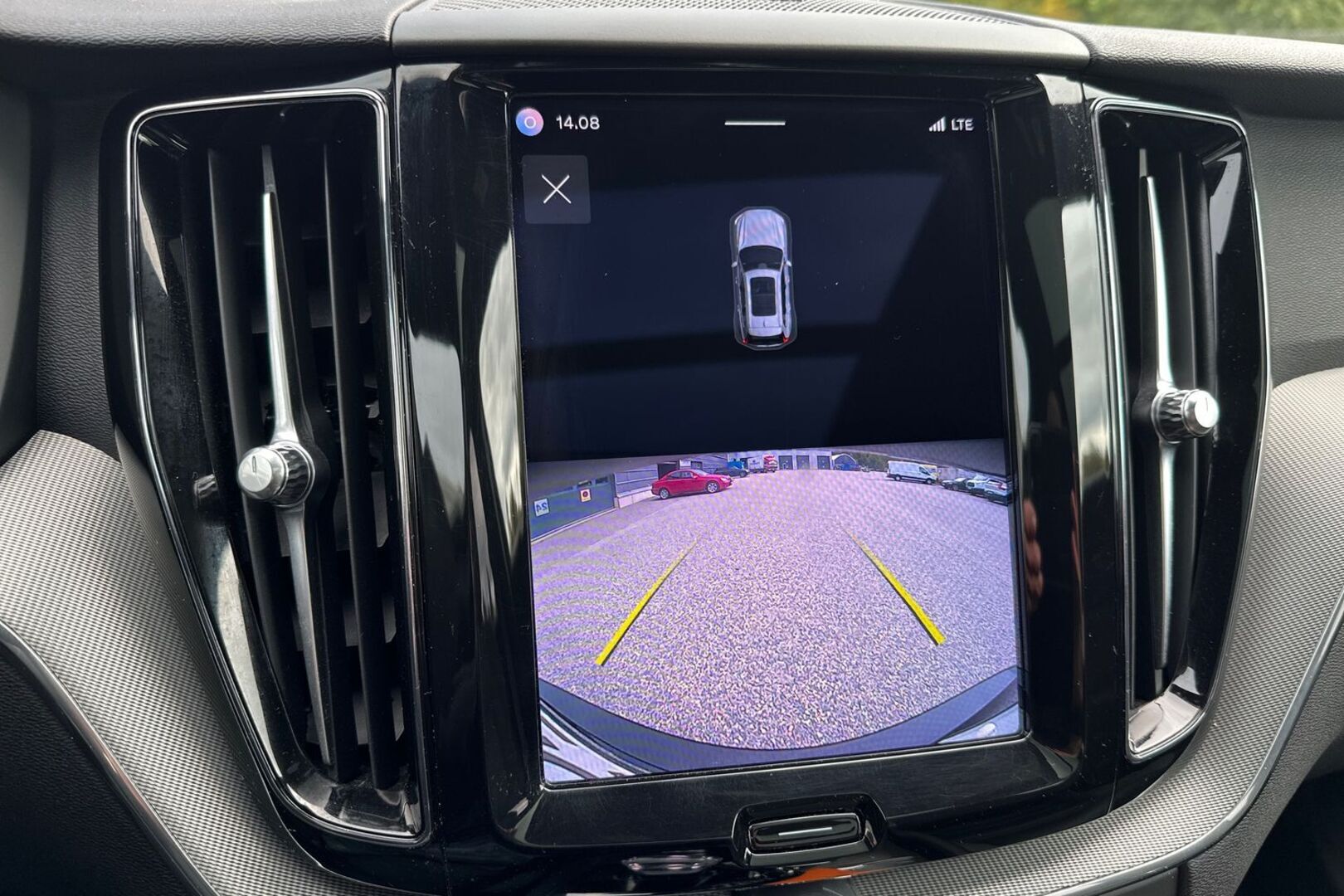 VOLVO XC60 2023