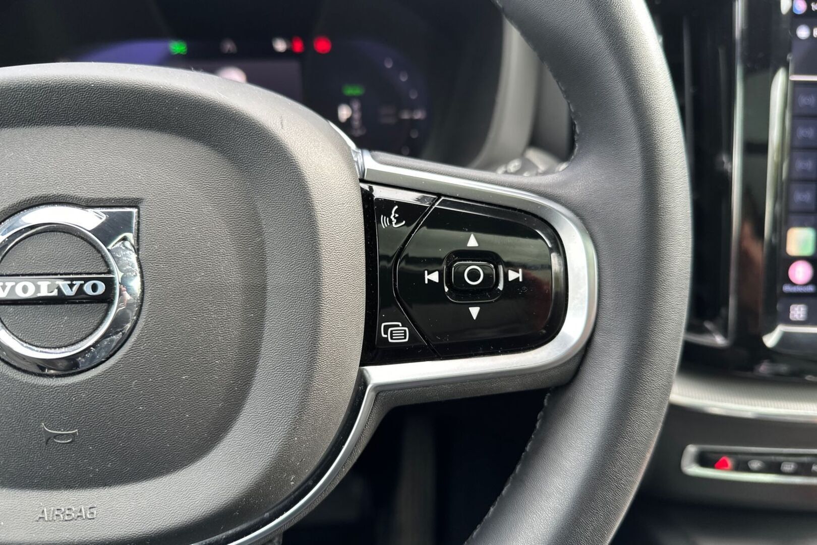 VOLVO XC60 2023
