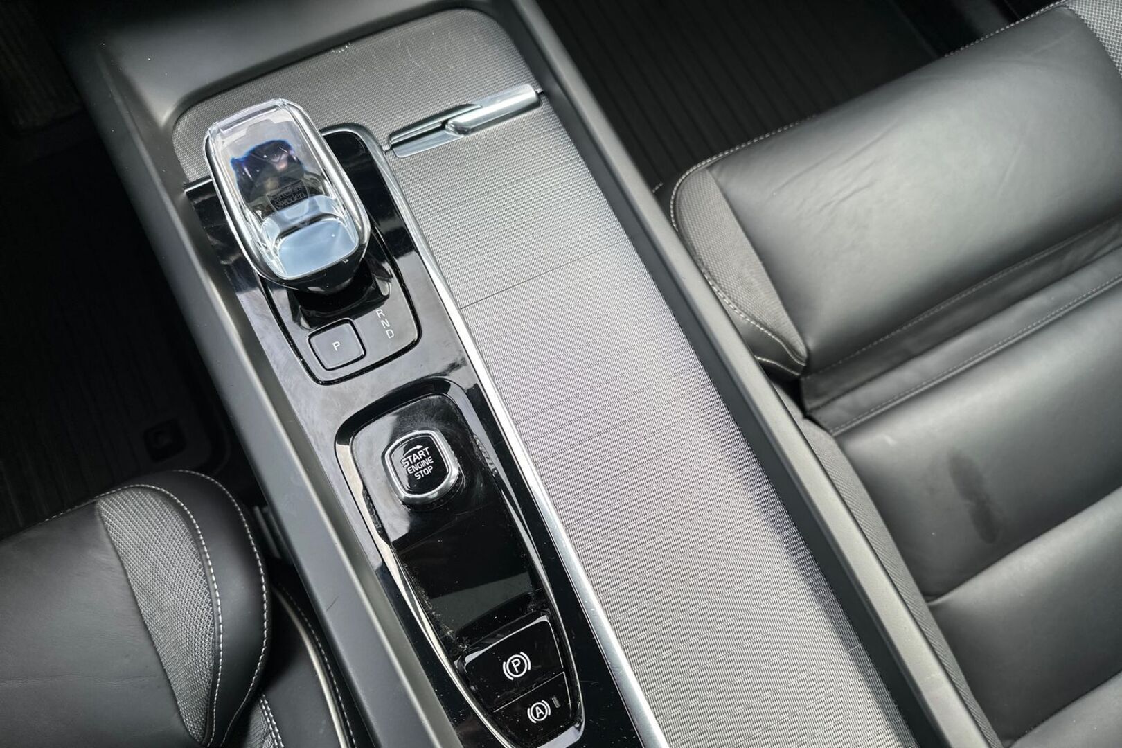 VOLVO XC60 2023