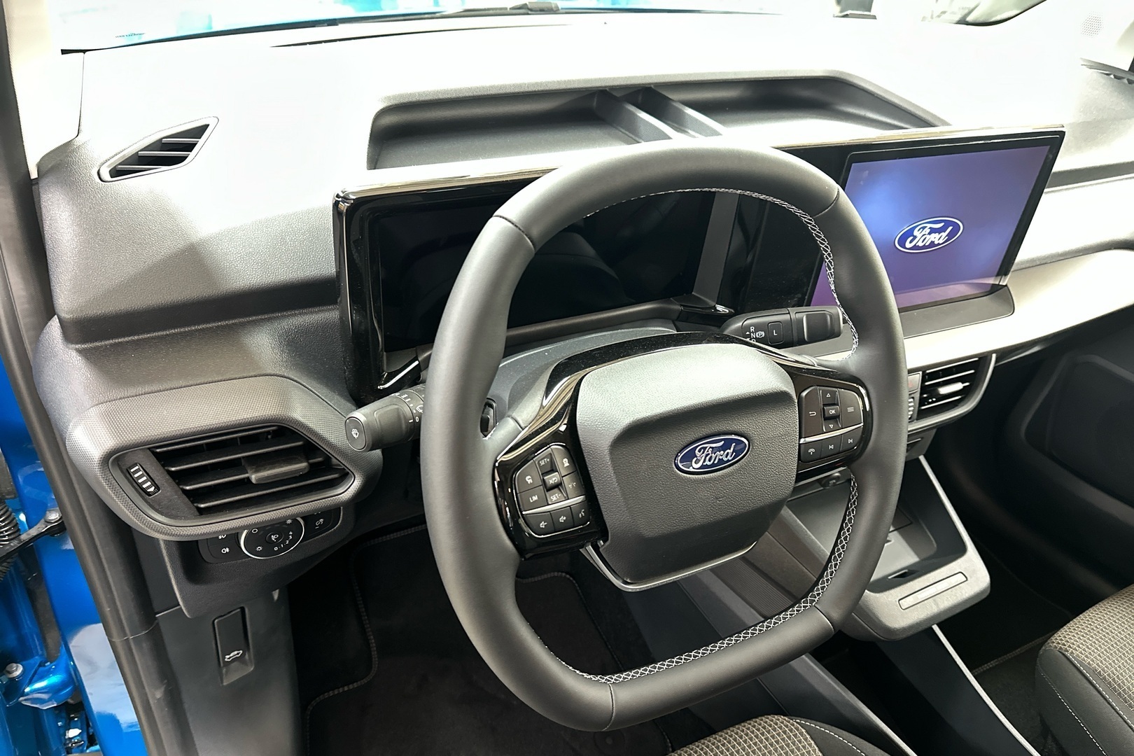 FORD Tourneo Courier 2025