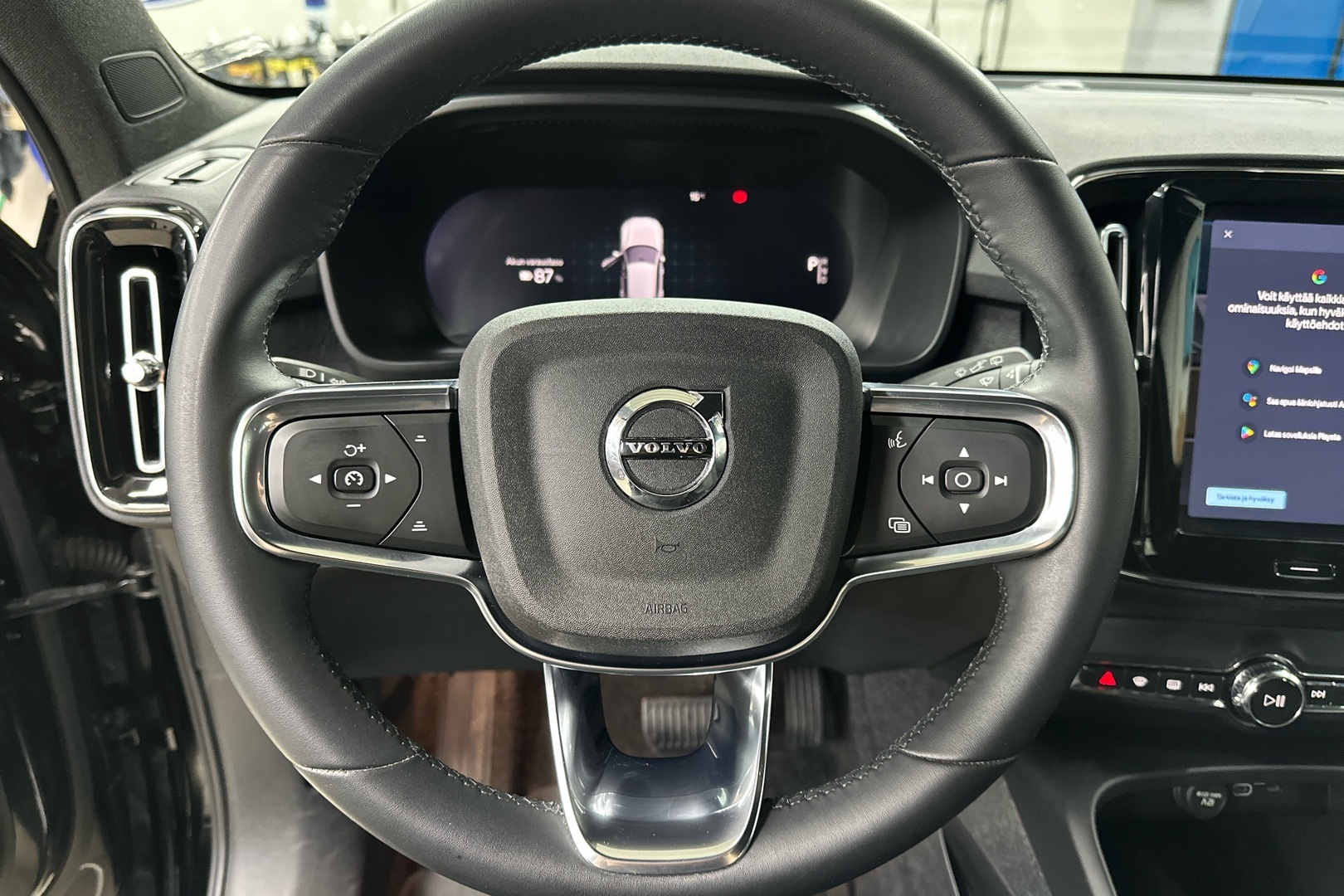 VOLVO XC40 2023