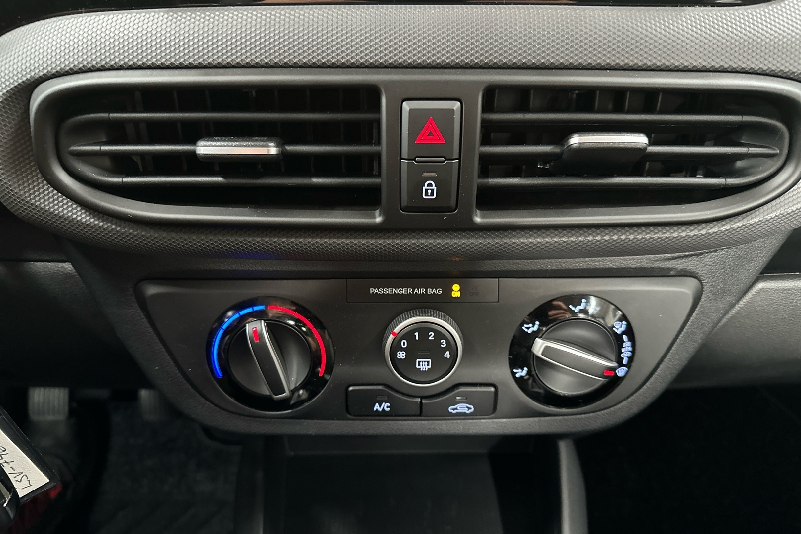 HYUNDAI i10 23