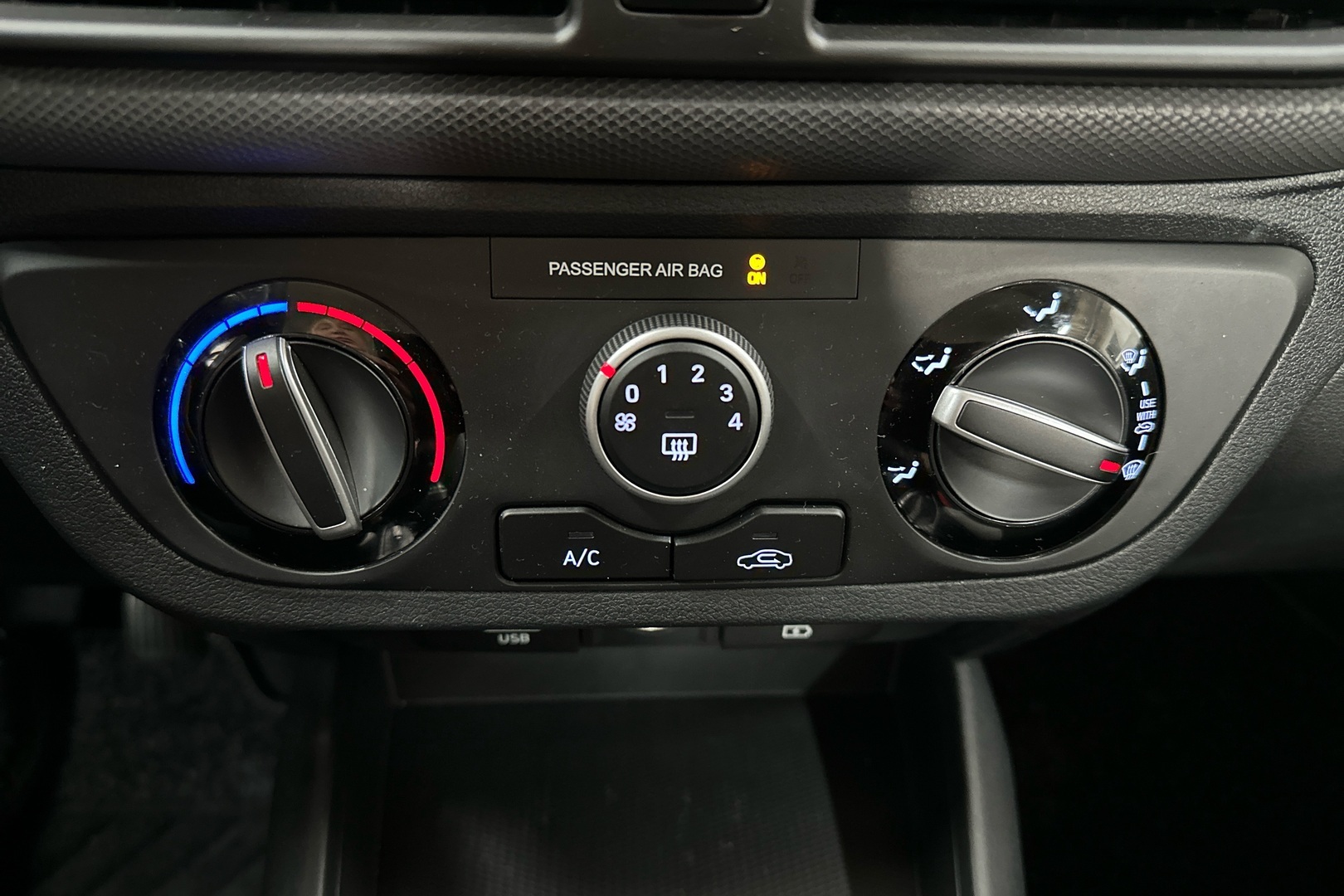 HYUNDAI i10 24